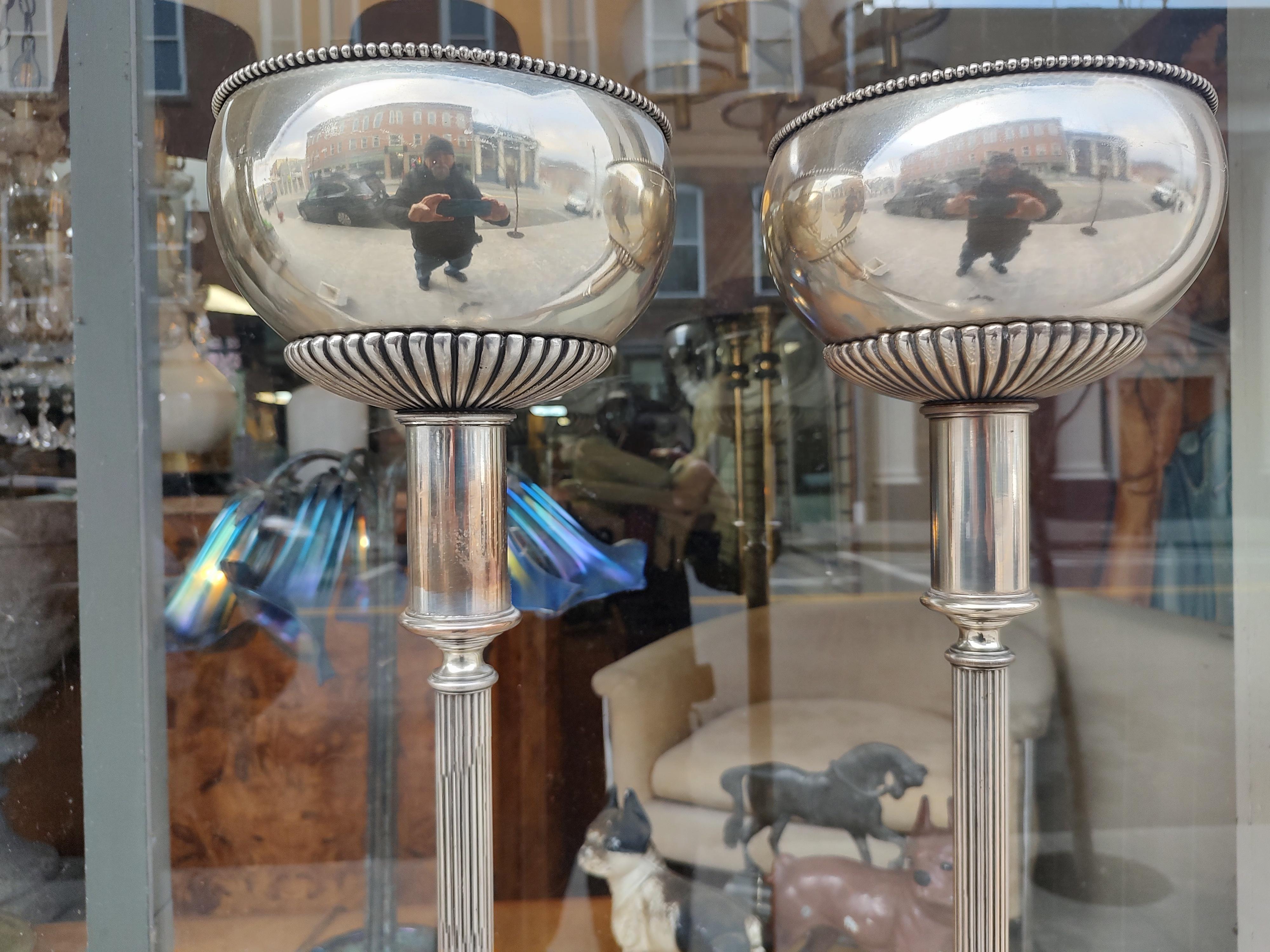 Acier Paire de lampes torchères Art Déco du milieu du siècle en nickel  en vente