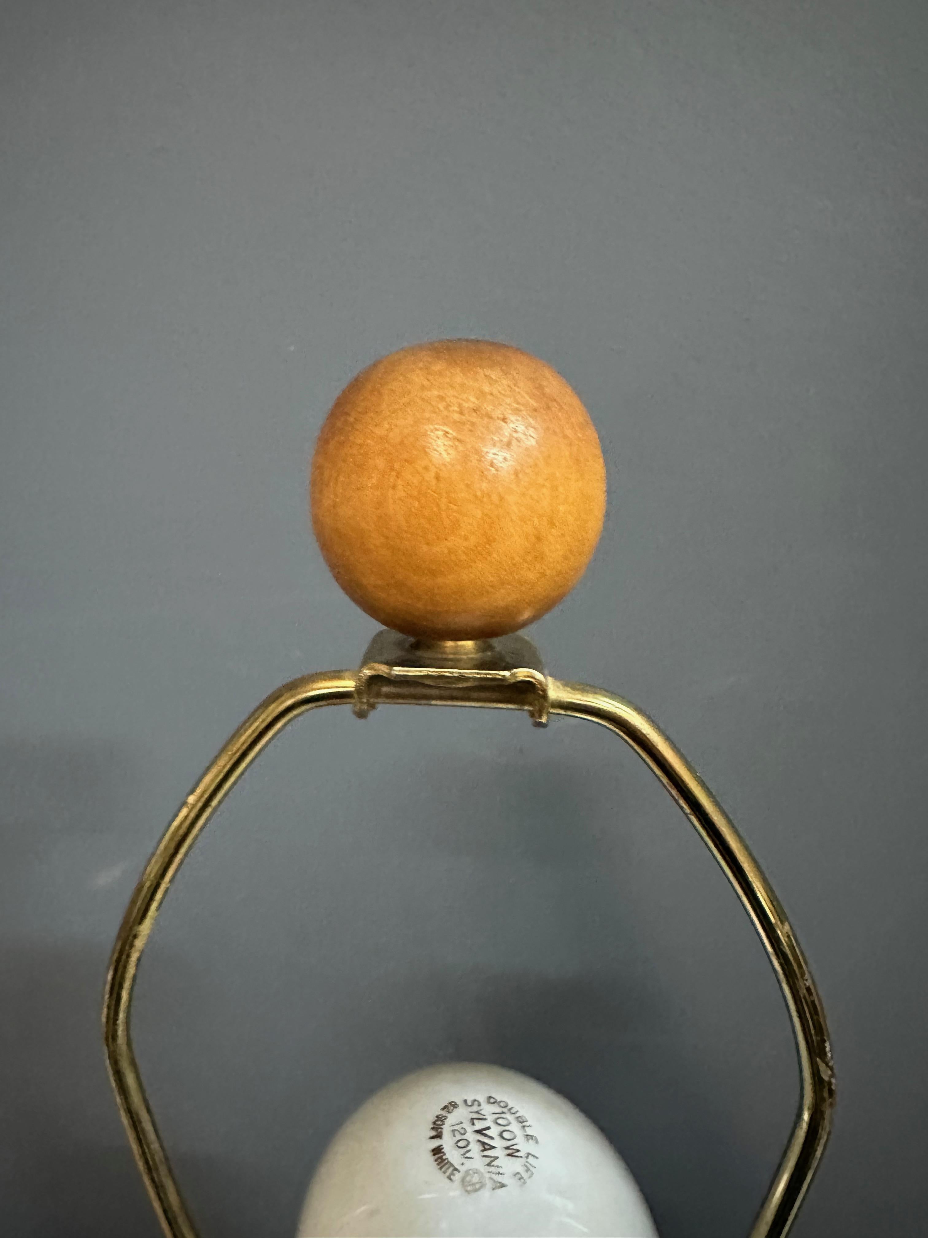 Paire de lampes de table en poterie d'art avec une flèche japonaise du milieu du siècle dernier en vente 2