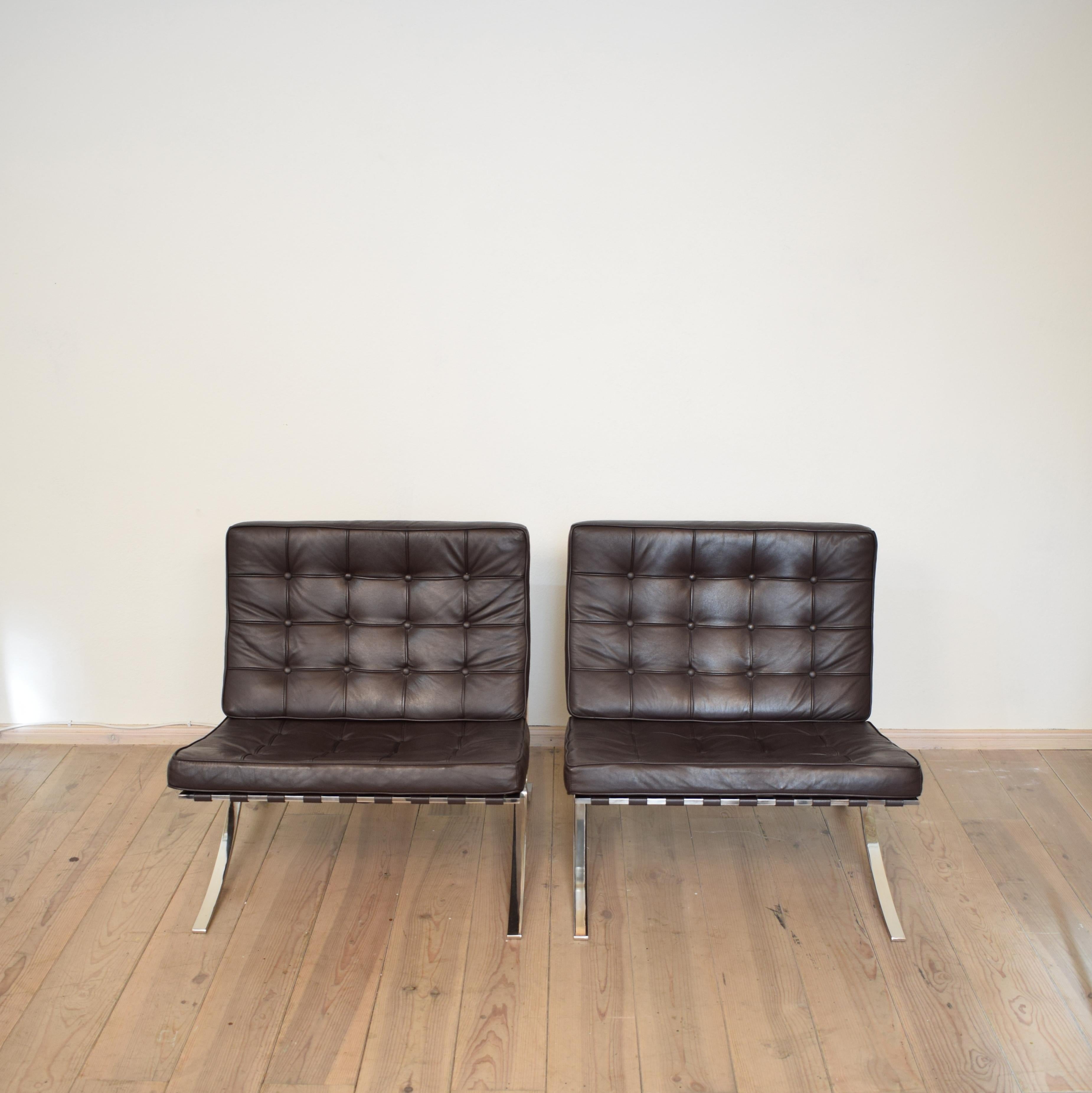 Mid Century Pair of Barcelona Chairs in the Style of Ludwig Mies van der Rohe In Good Condition In Berlin, DE