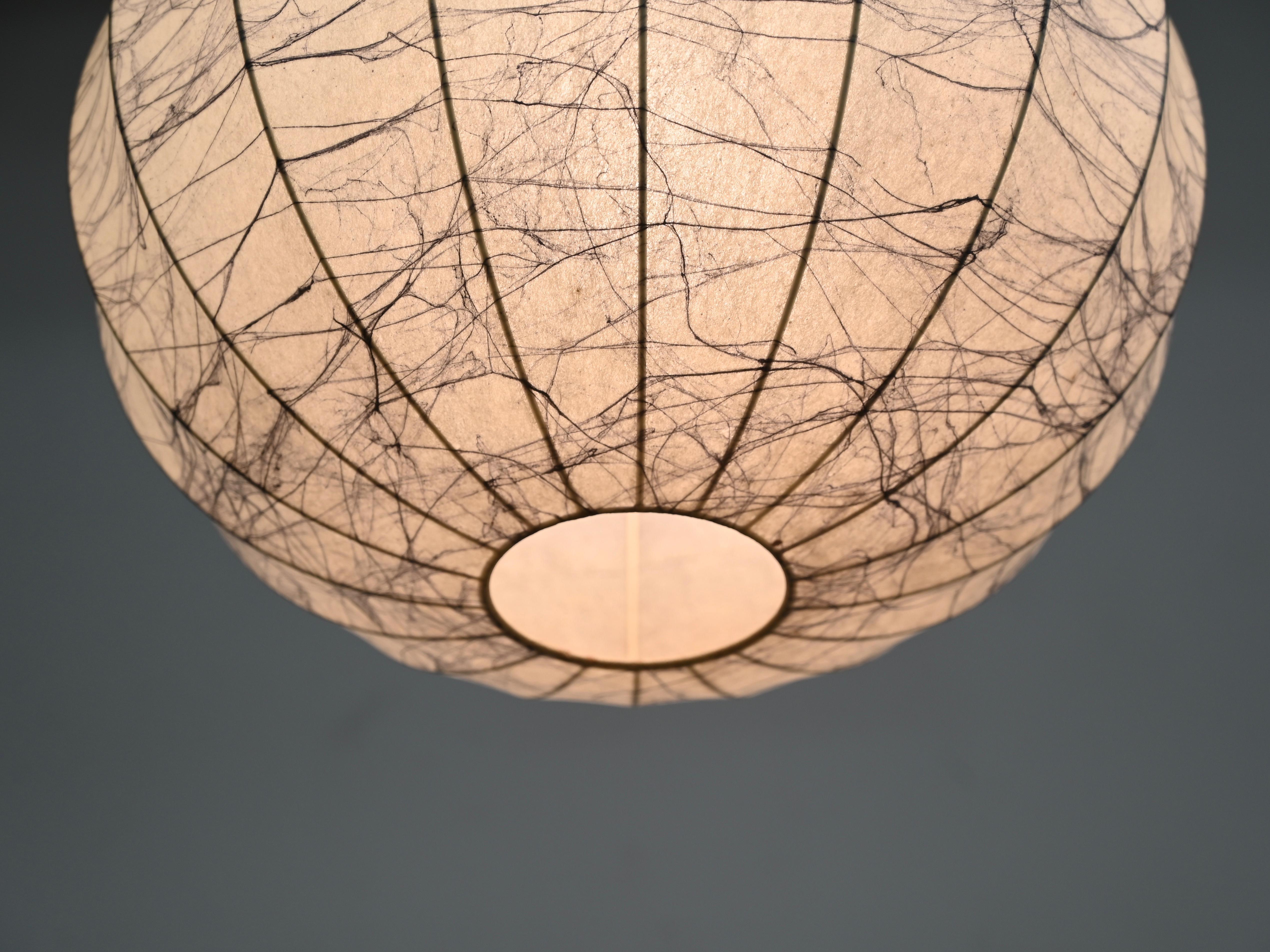 Mid-Century Pair of Large Veined Beige Cocoon Pendant by Castiglioni, Italy 1960 10