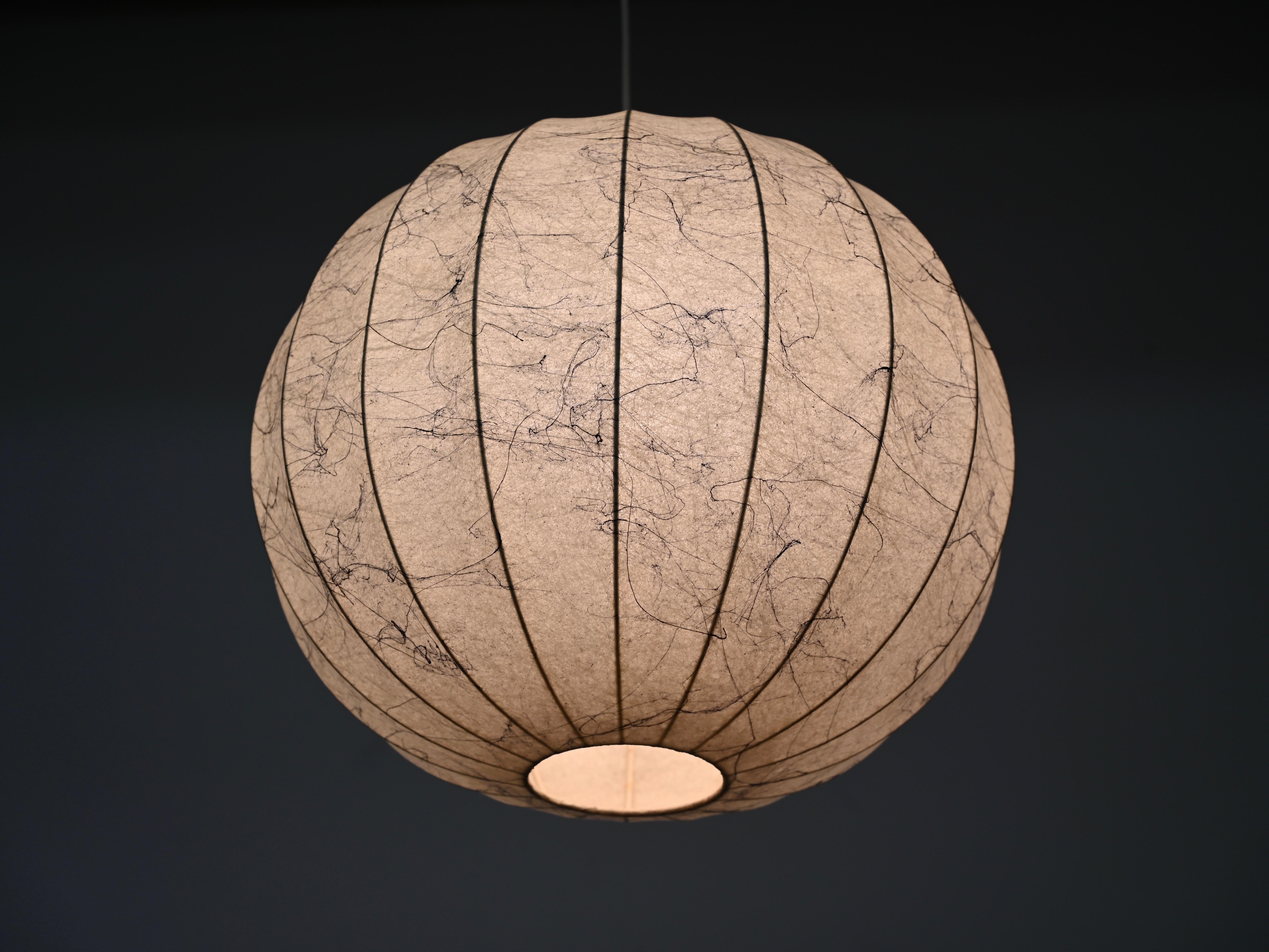 Metal Mid-Century Pair of Large Veined Beige Cocoon Pendant by Castiglioni, Italy 1960