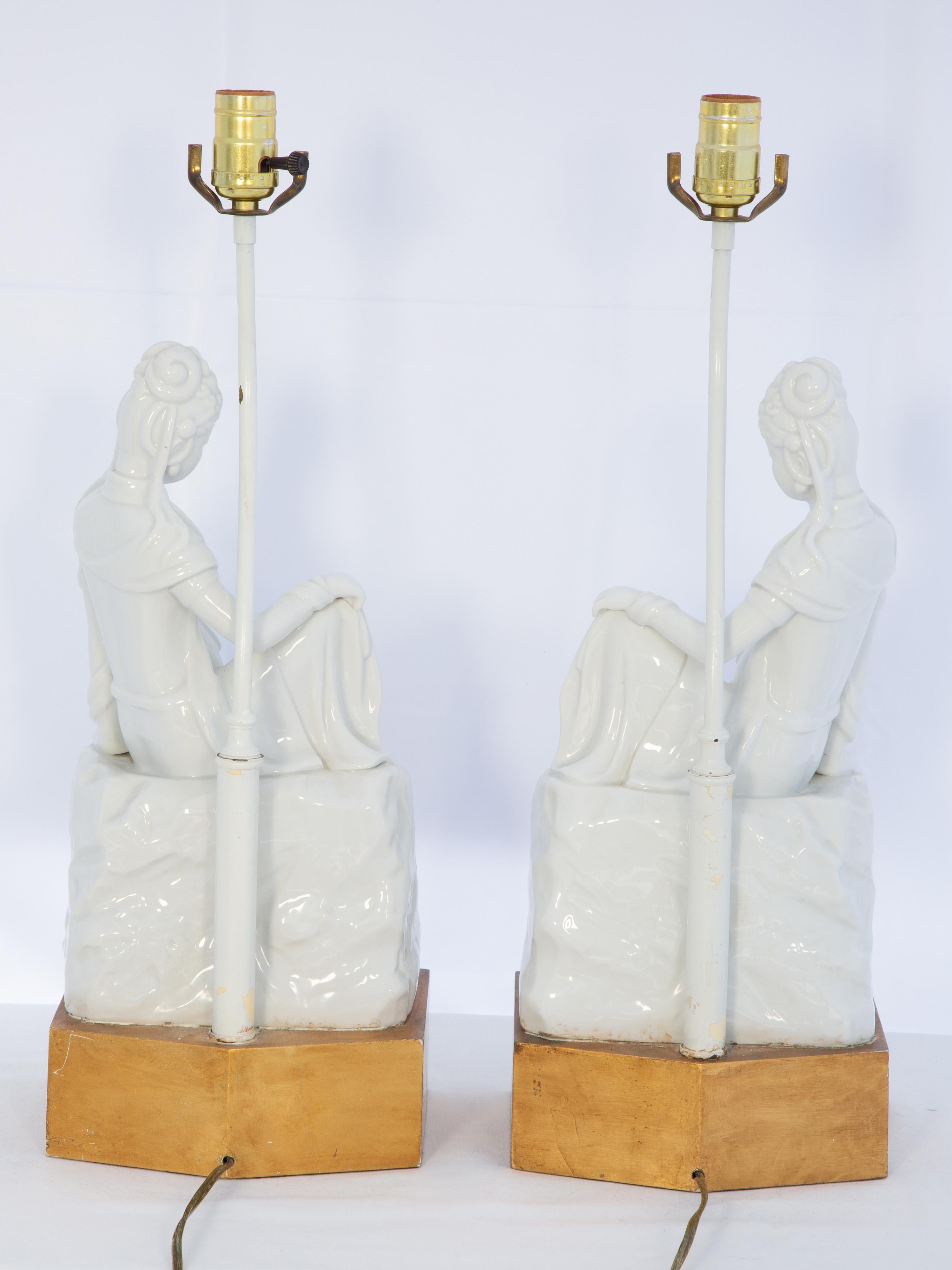 Paar Blanc de Chine Kwan Yin-Lampen aus der Mitte des Jahrhunderts (Glasiert) im Angebot