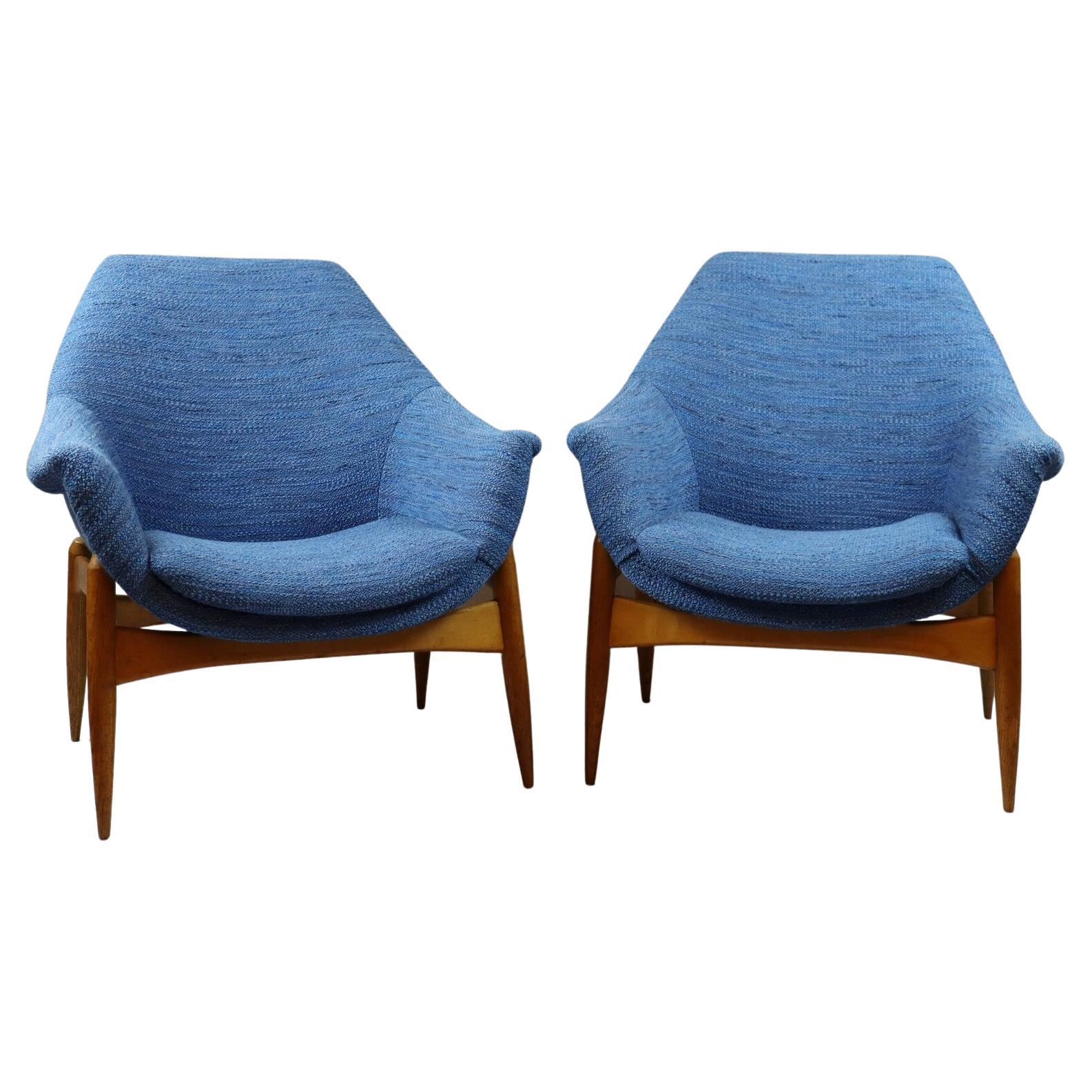 Paire de fauteuils en tissu bleu du milieu du siècle par Julia Gaubek, Hongrie, années 1950