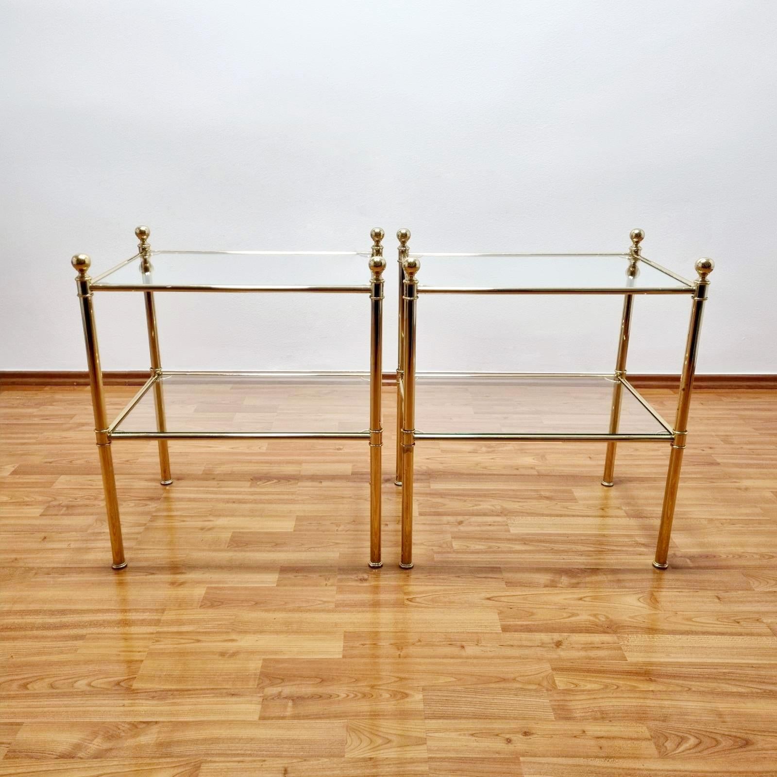 Mid Century Pair of Brass and Glass Bedside or Side Tables, Italy 80s For Sale 1