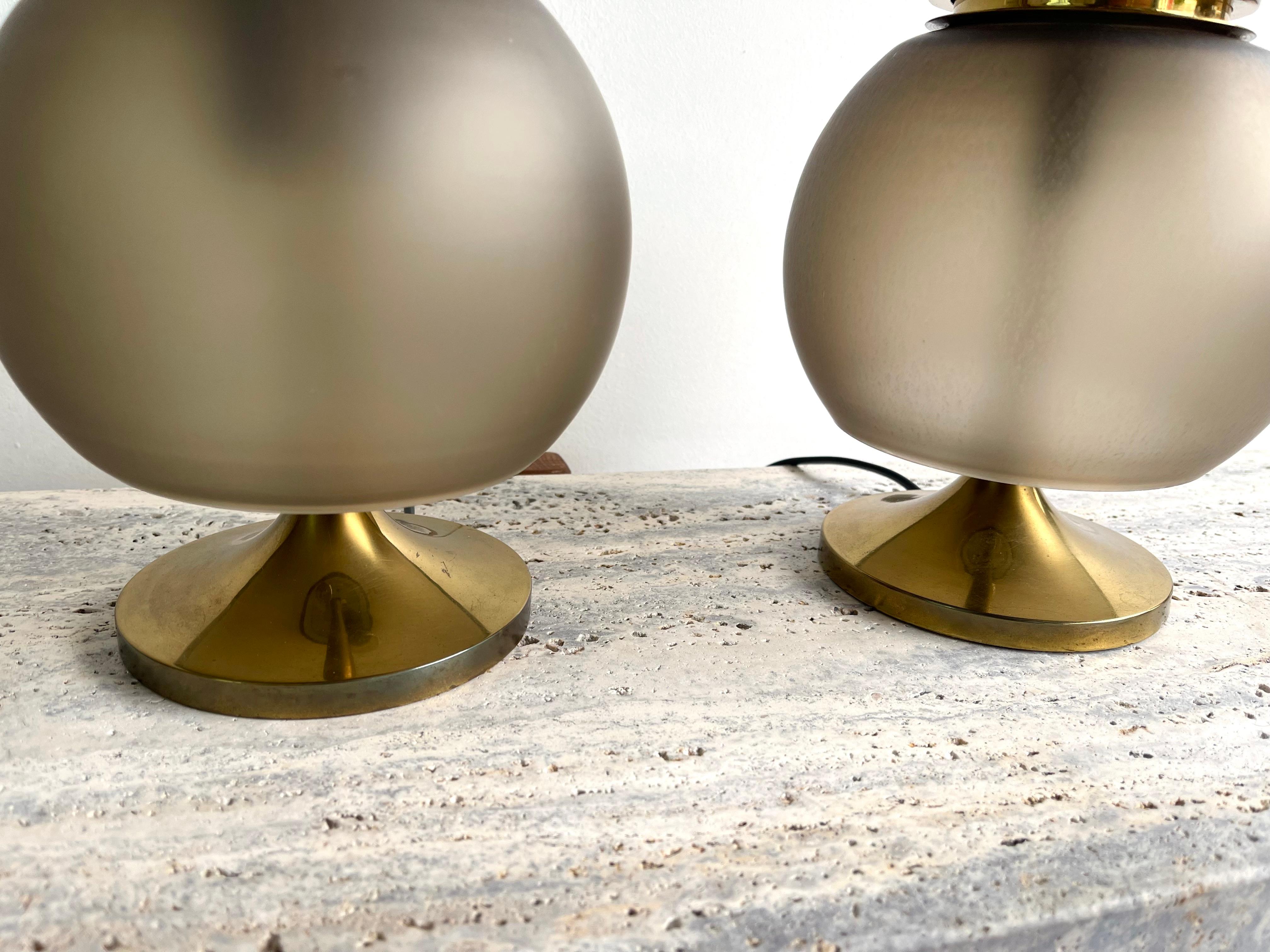 Mid-Century Pair of Brass and Murano Glass Lamps by Artemide, Italy, 1960s 4