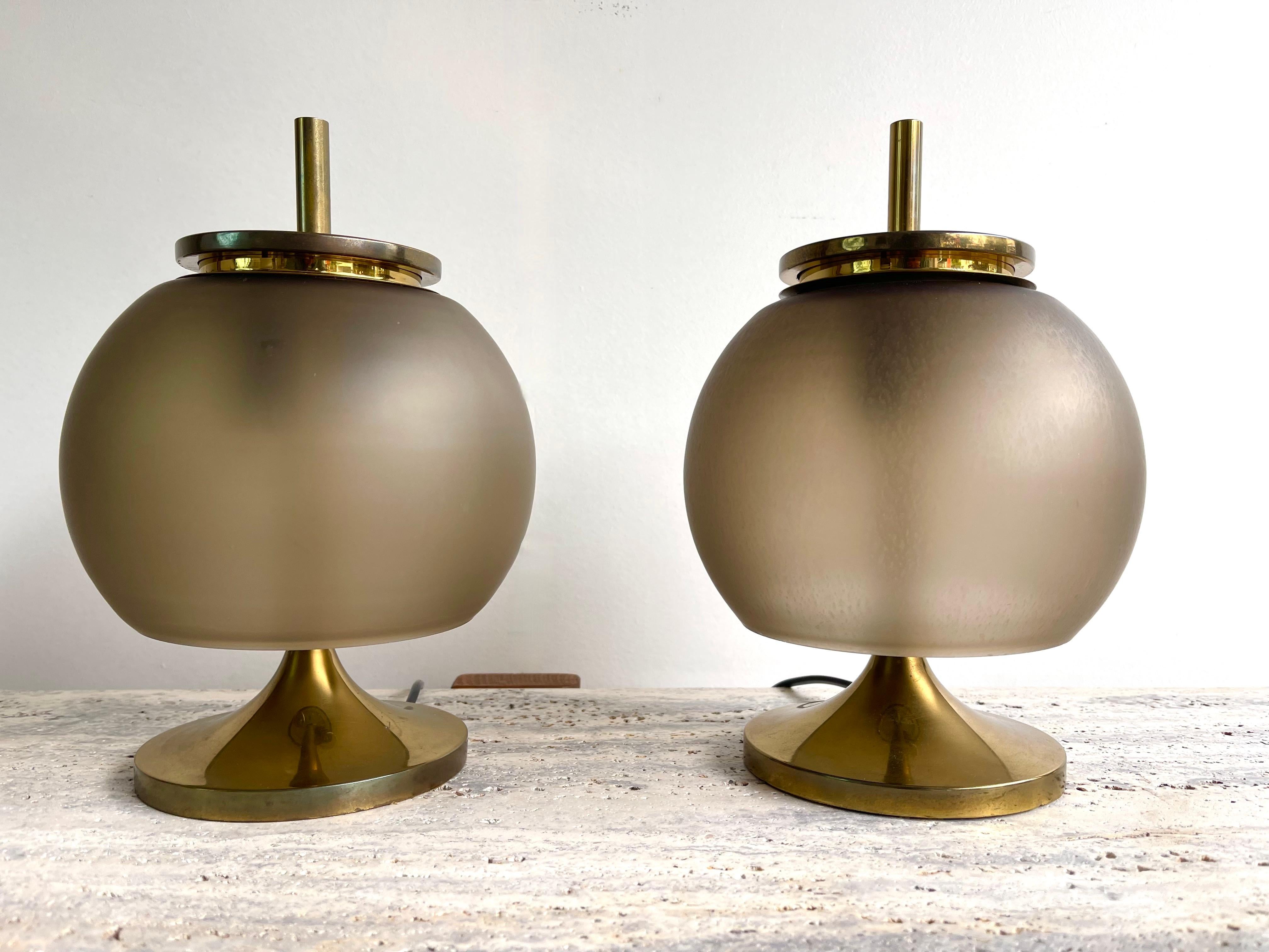 Mid-Century Pair of Brass and Murano Glass Lamps by Artemide, Italy, 1960s 5