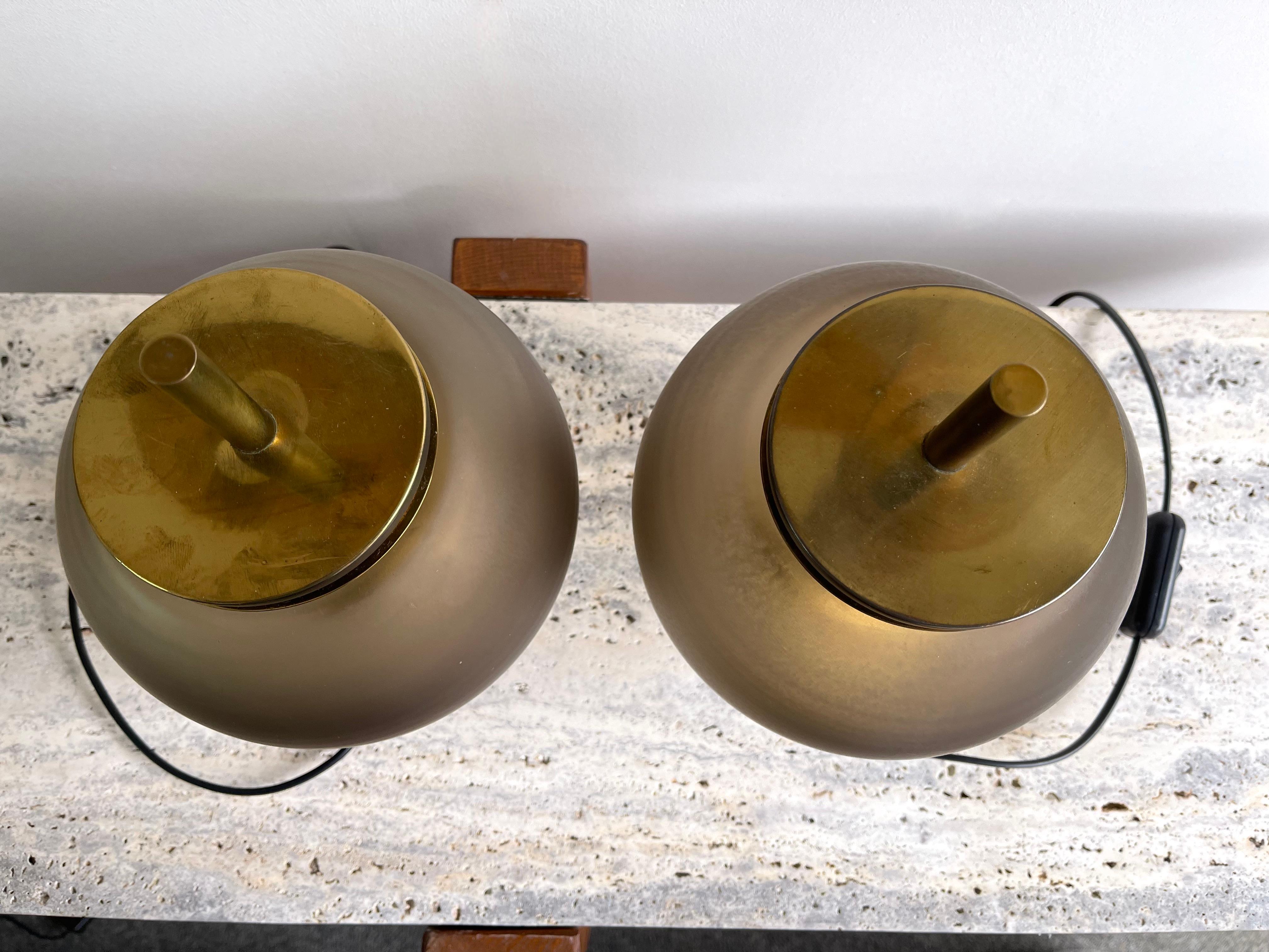 Mid-Century Pair of Brass and Murano Glass Lamps by Artemide, Italy, 1960s In Good Condition In SAINT-OUEN, FR