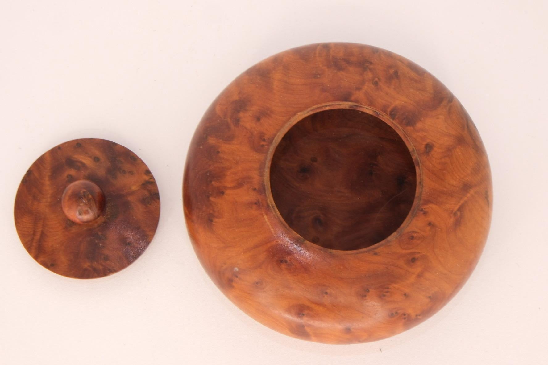 Pareja de Cajas de Madera de Burl de Mediados de Siglo con Rara Veta a Juego en venta 7