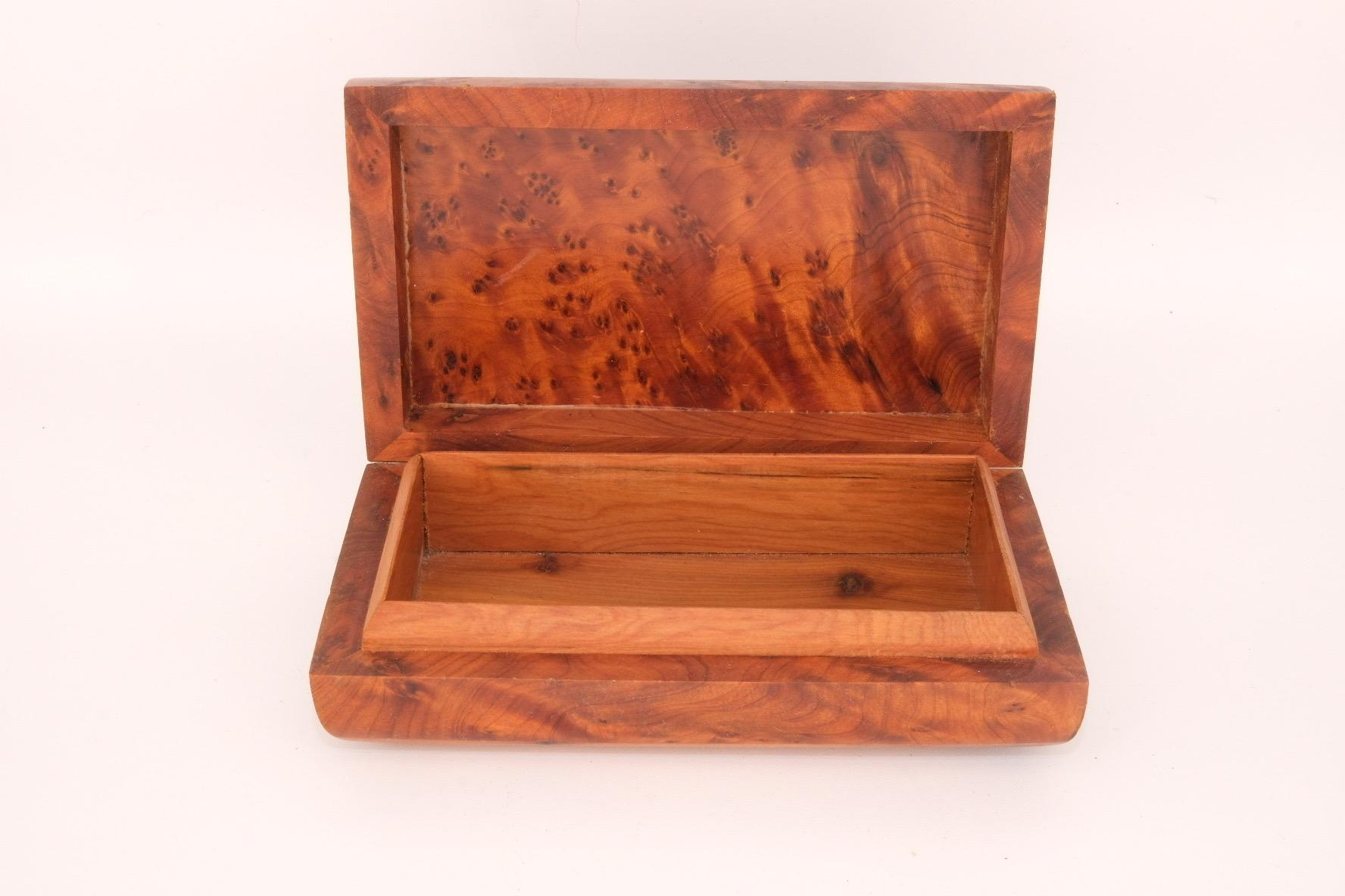 Pareja de Cajas de Madera de Burl de Mediados de Siglo con Rara Veta a Juego en venta 3
