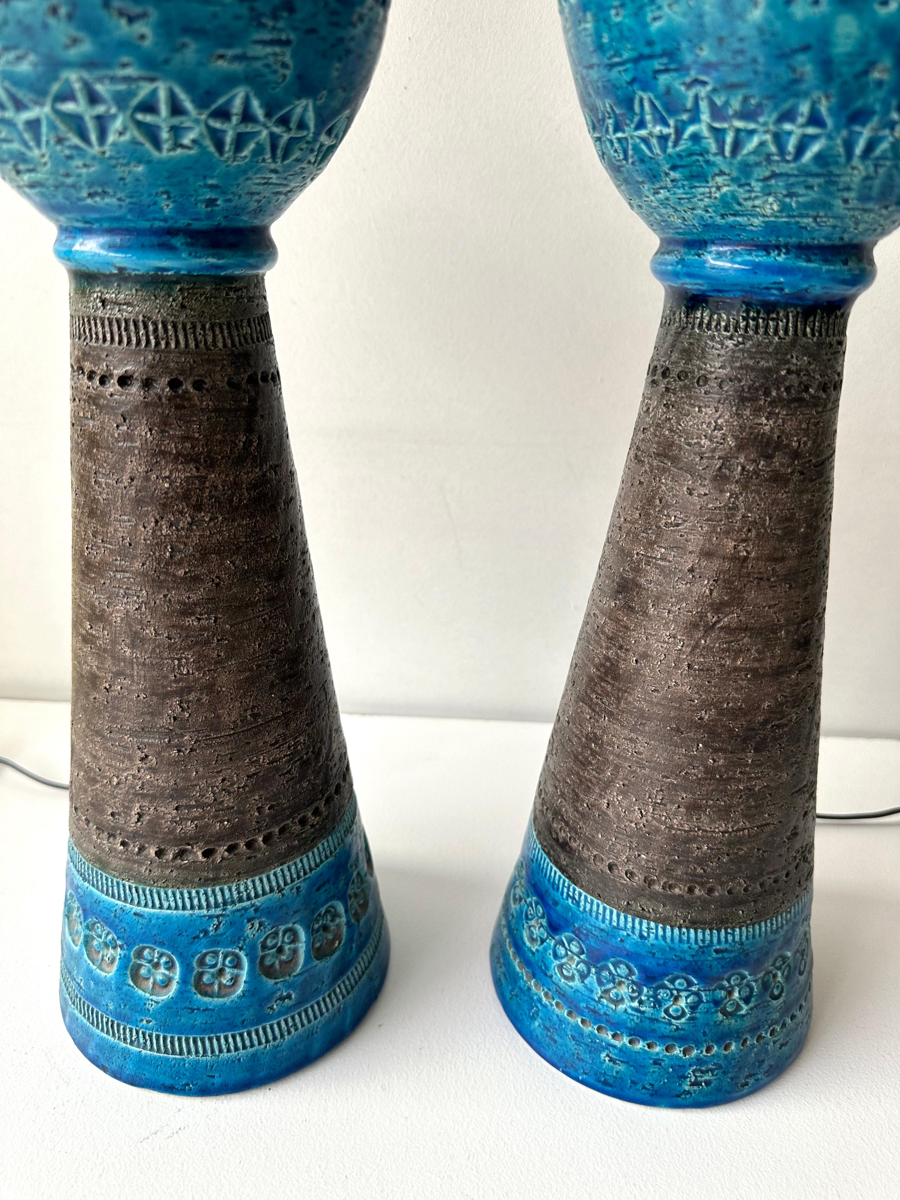 Italiano Coppia di lampade in ceramica blu Rimini di Bitossi. Italia, anni '70 in vendita