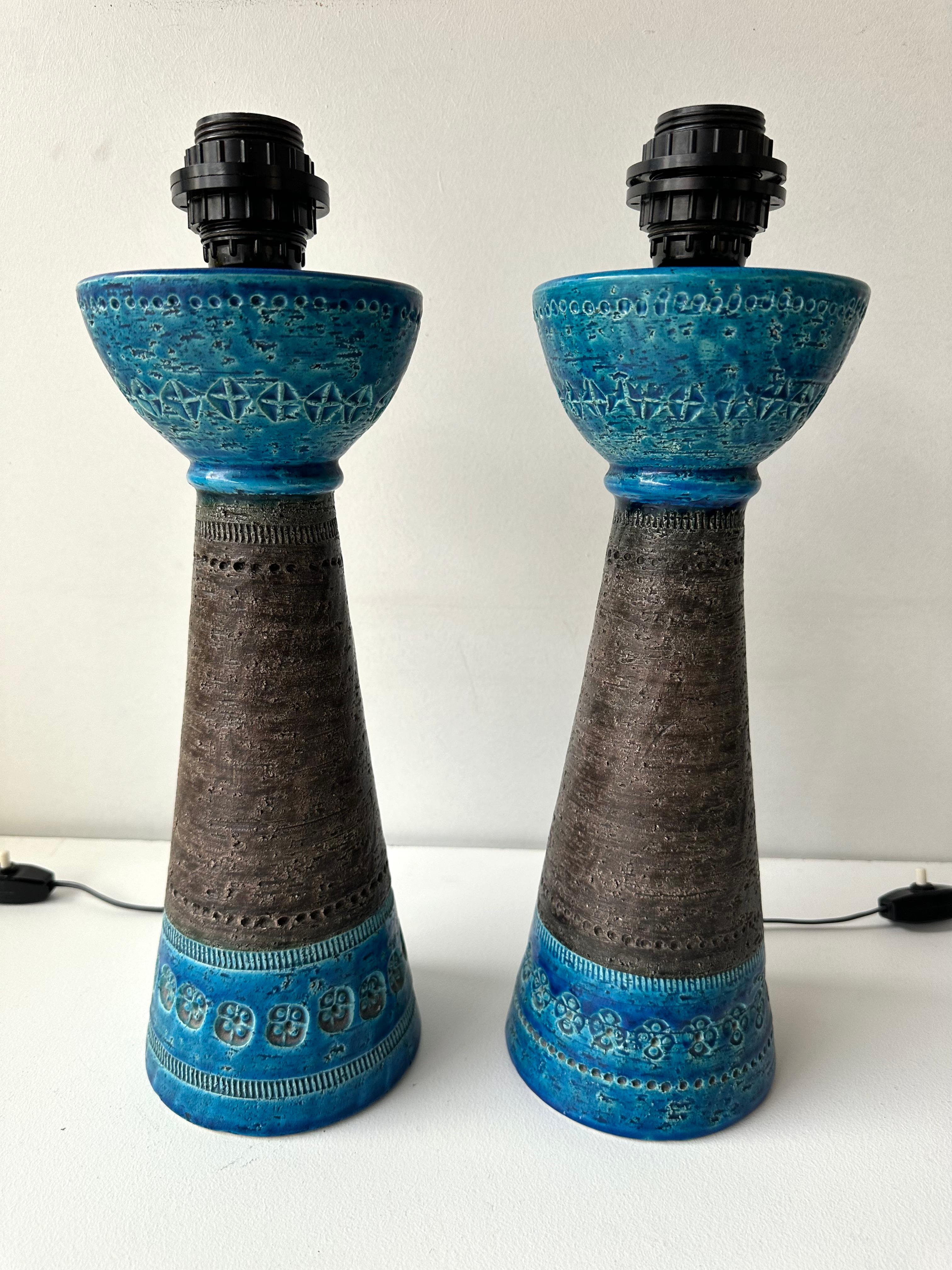 Fine XX secolo Coppia di lampade in ceramica blu Rimini di Bitossi. Italia, anni '70 in vendita
