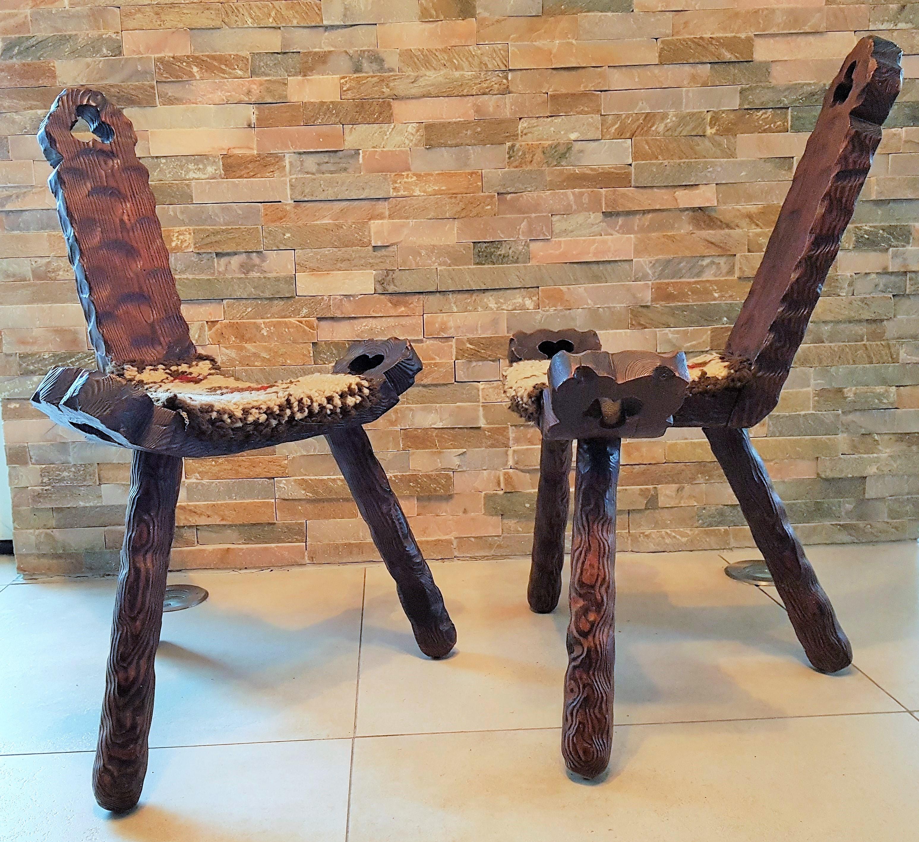 Midcentury Paar Stühle Hocker Minimal Rustikal Primitiv (Französisch) im Angebot