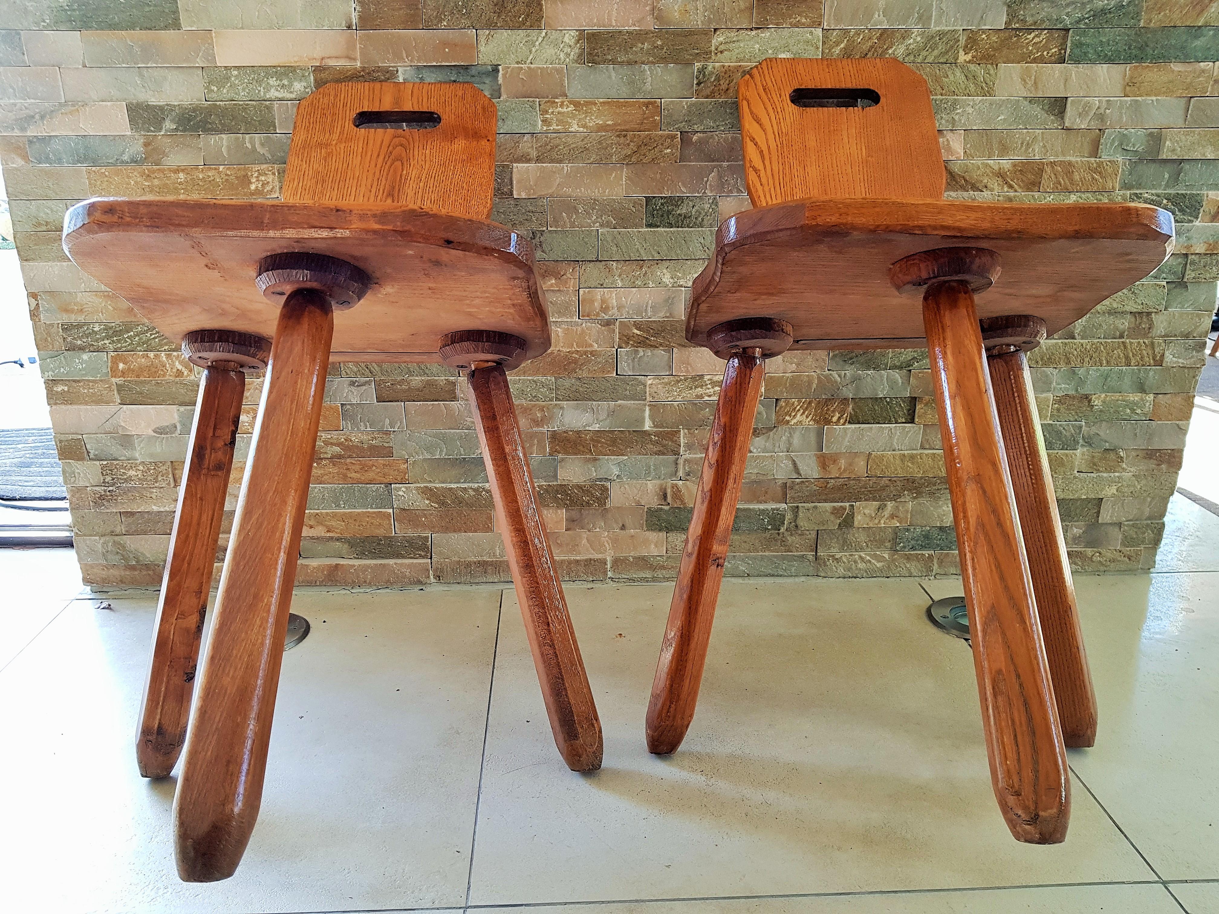 Midcentury primitive rustic Pair of Chairs Stools Style Perriand Les Arcs, 1950s In Good Condition For Sale In Saarbruecken, DE