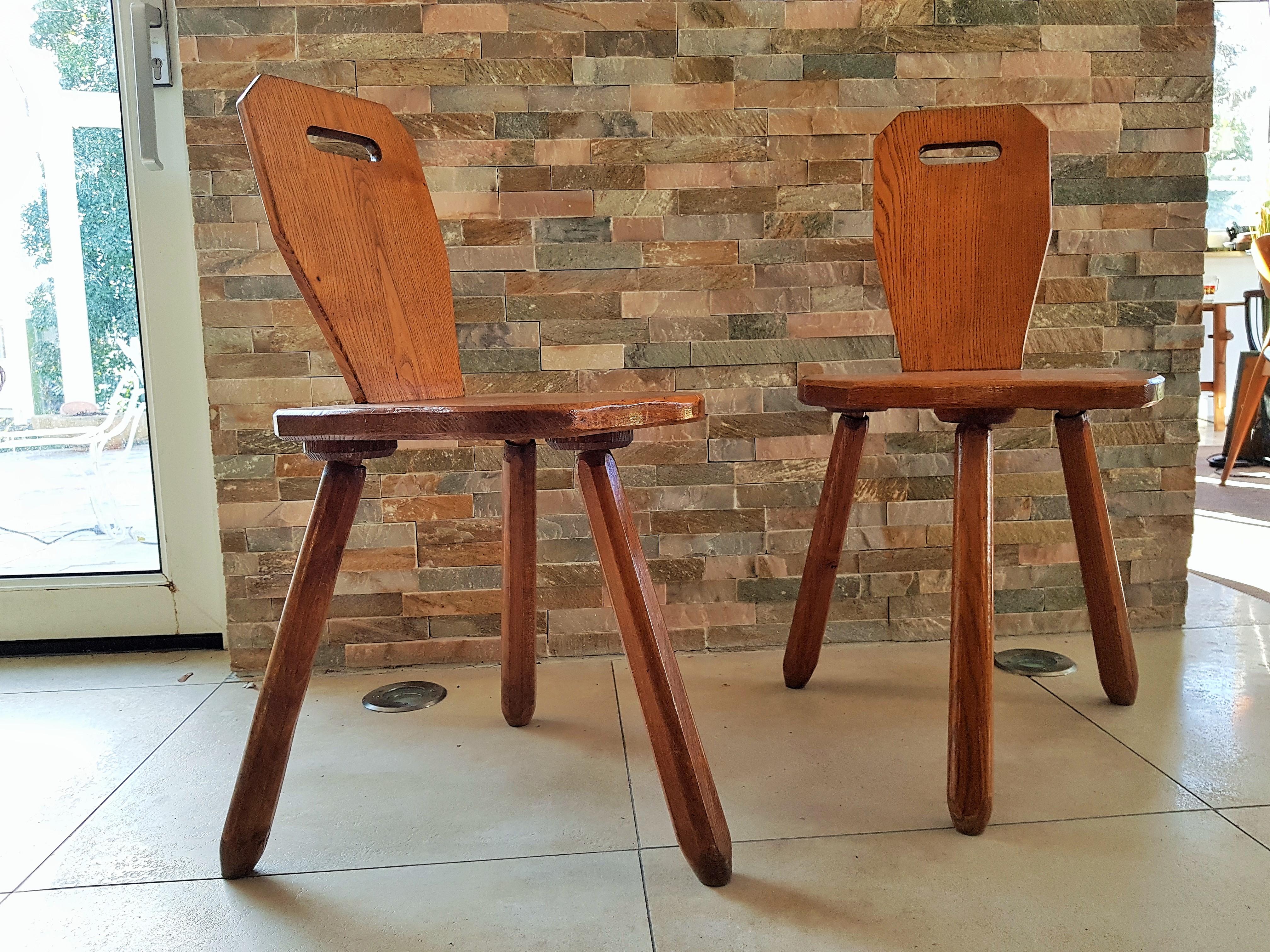 Bois Paire de chaises-tabourets rustiques primitives du milieu du siècle dernier de style Perriand Les Arcs, années 1950 en vente