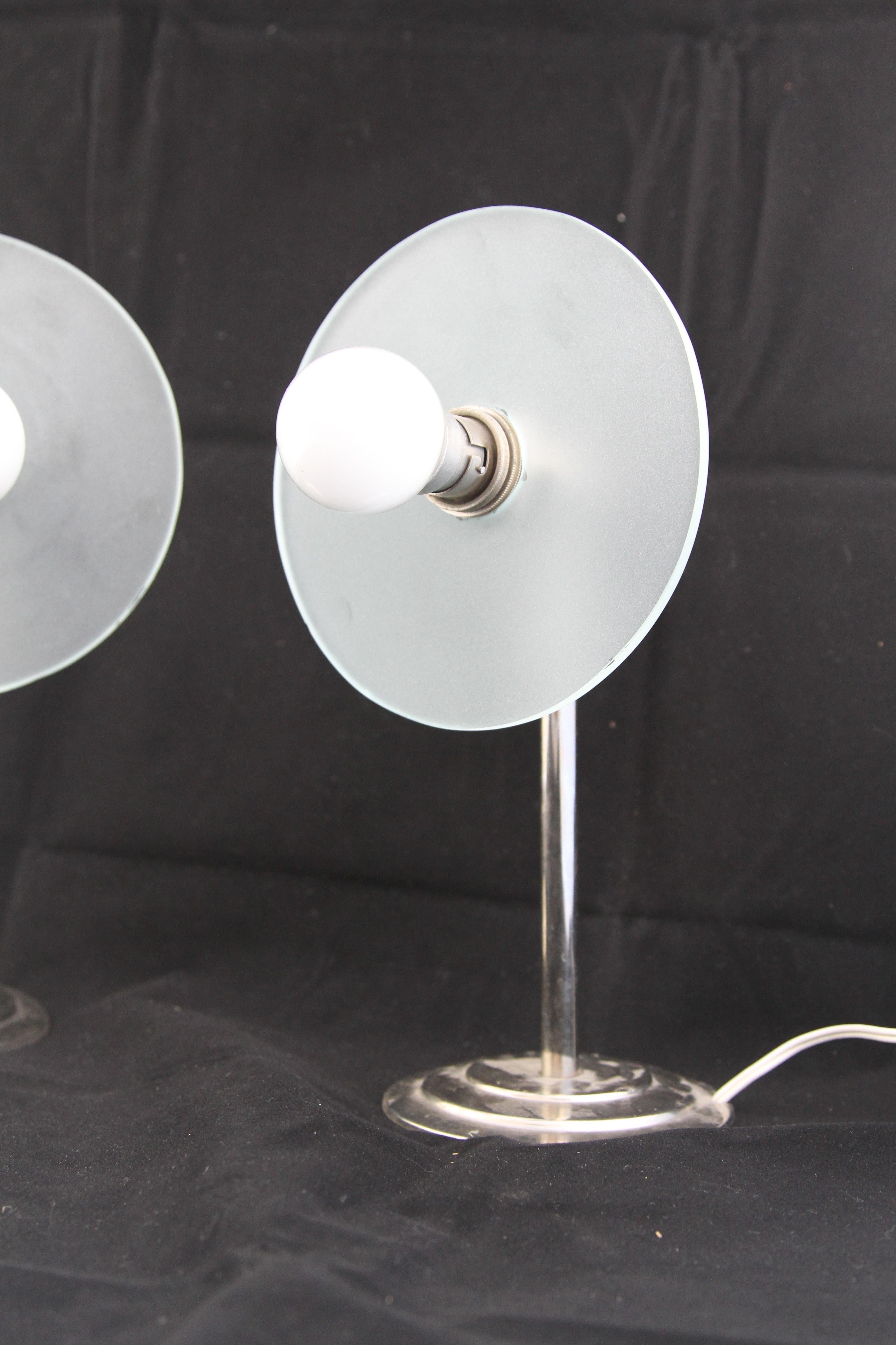 Français Paire de lampes chrome du milieu du siècle dernier en vente