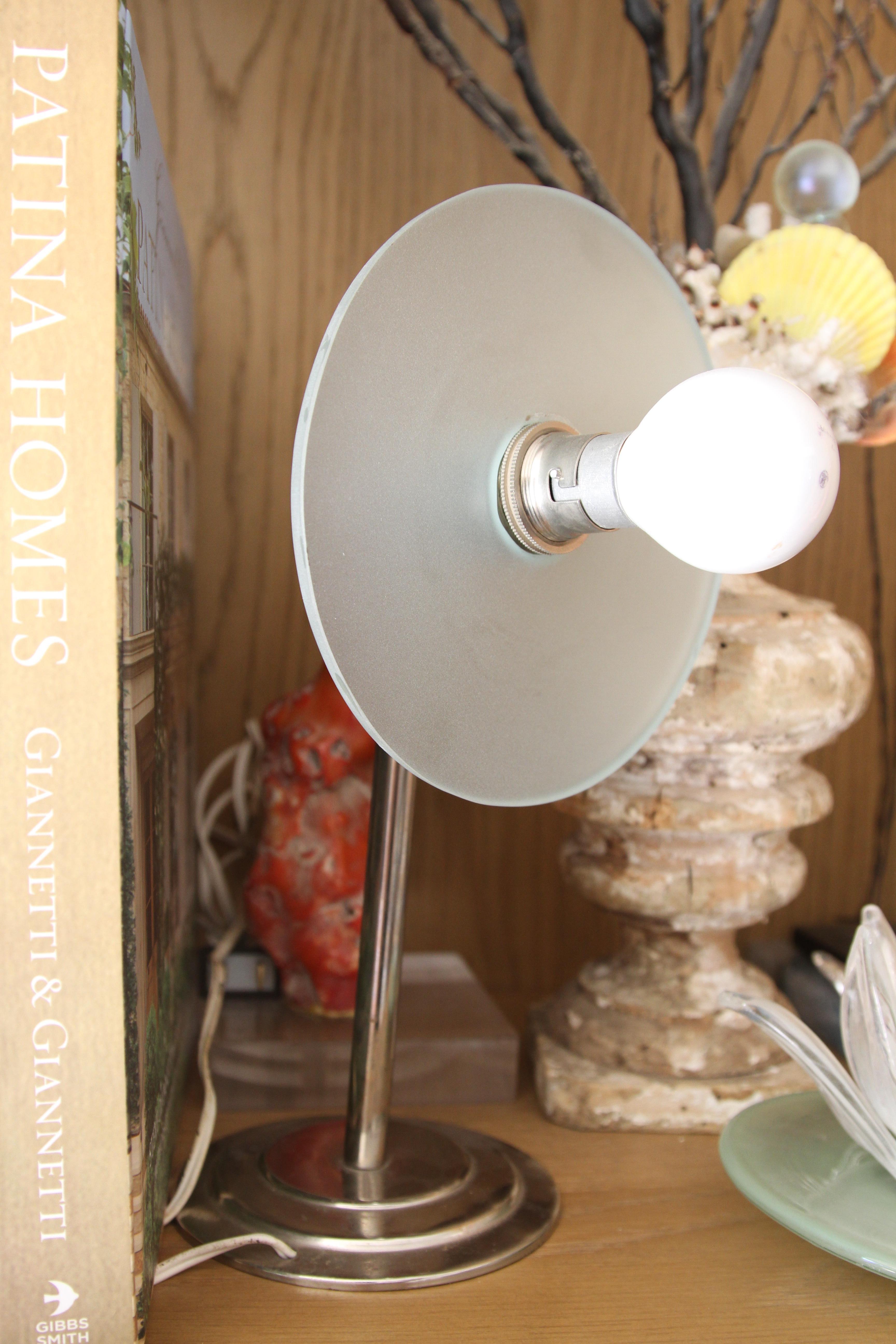 20ième siècle Paire de lampes chrome du milieu du siècle dernier en vente