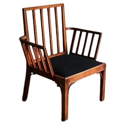 Paire de fauteuils continentaux du milieu du siècle, structure en bois massif avec un siège en crin naturel.

Le bois est soit du chêne, soit du hêtre.

Dimensions : H84,5 x L74 x P55 cm.