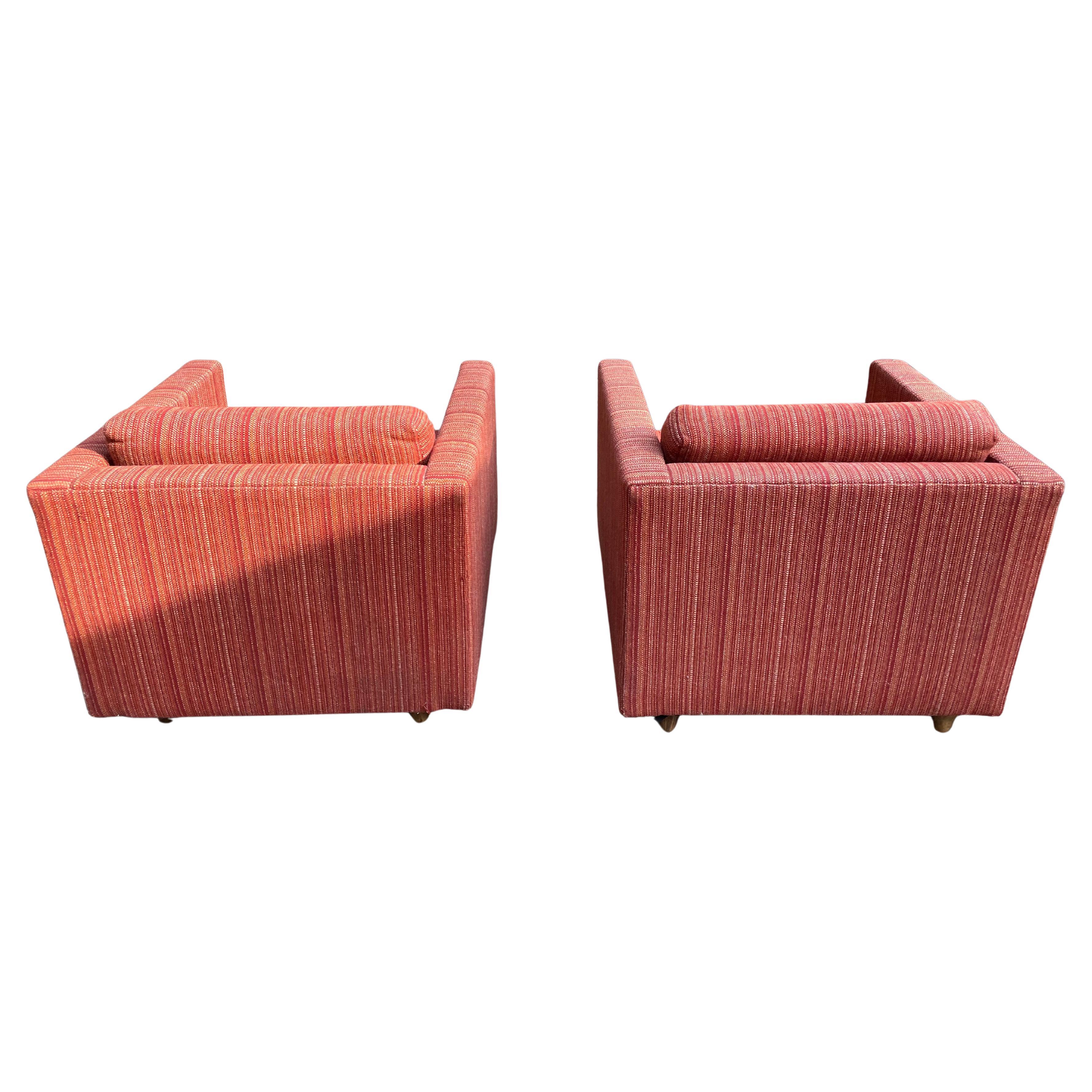 Mid-Century Pair of Cube Lounge Chairs - Circa 1970s 1