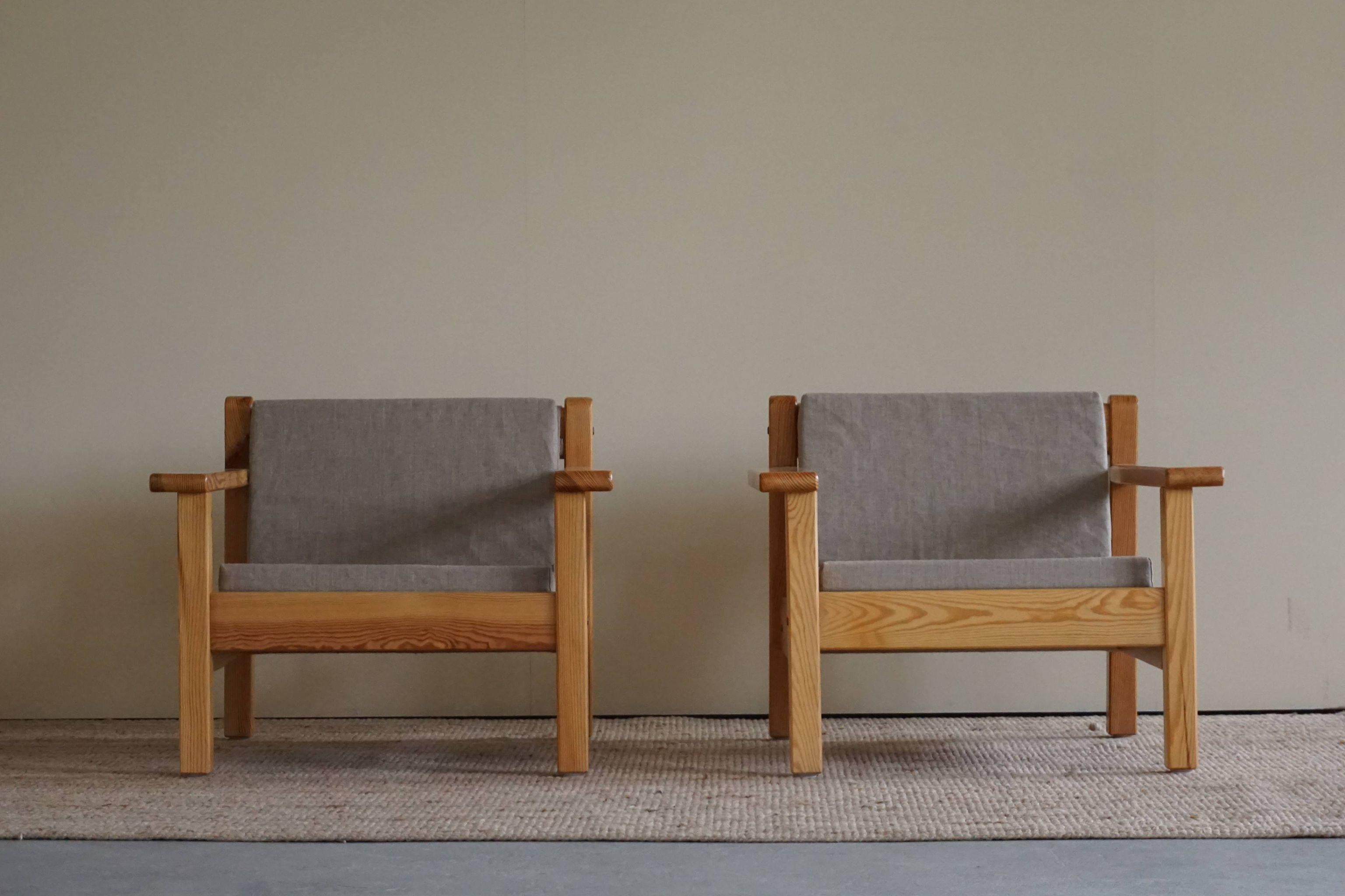 Scandinavian Modern Mid Century Pair of Danish Lounge Chairs in Pine and New Cushions in Canvas