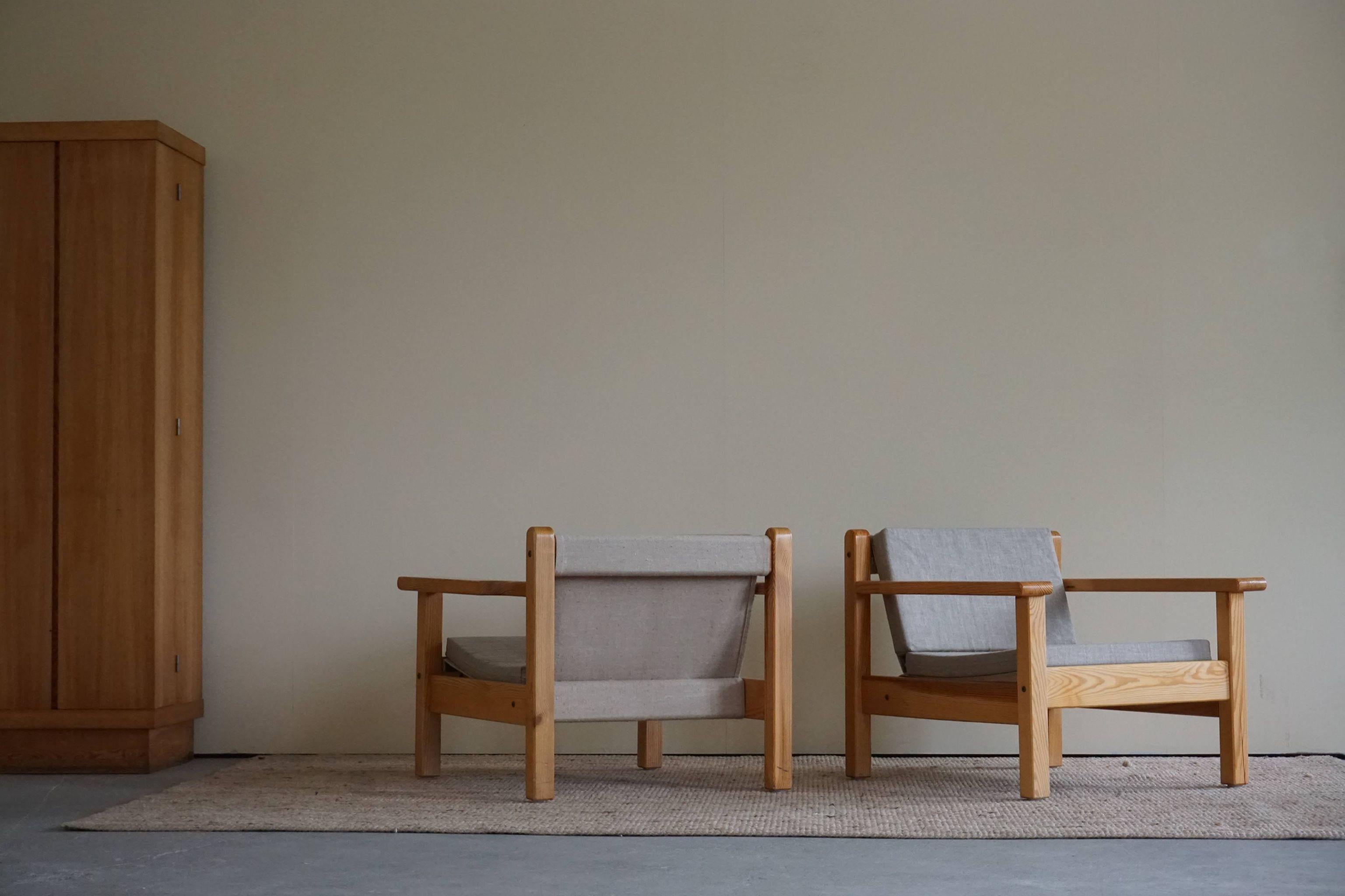 Mid Century Pair of Danish Lounge Chairs in Pine and New Cushions in Canvas In Good Condition In Odense, DK