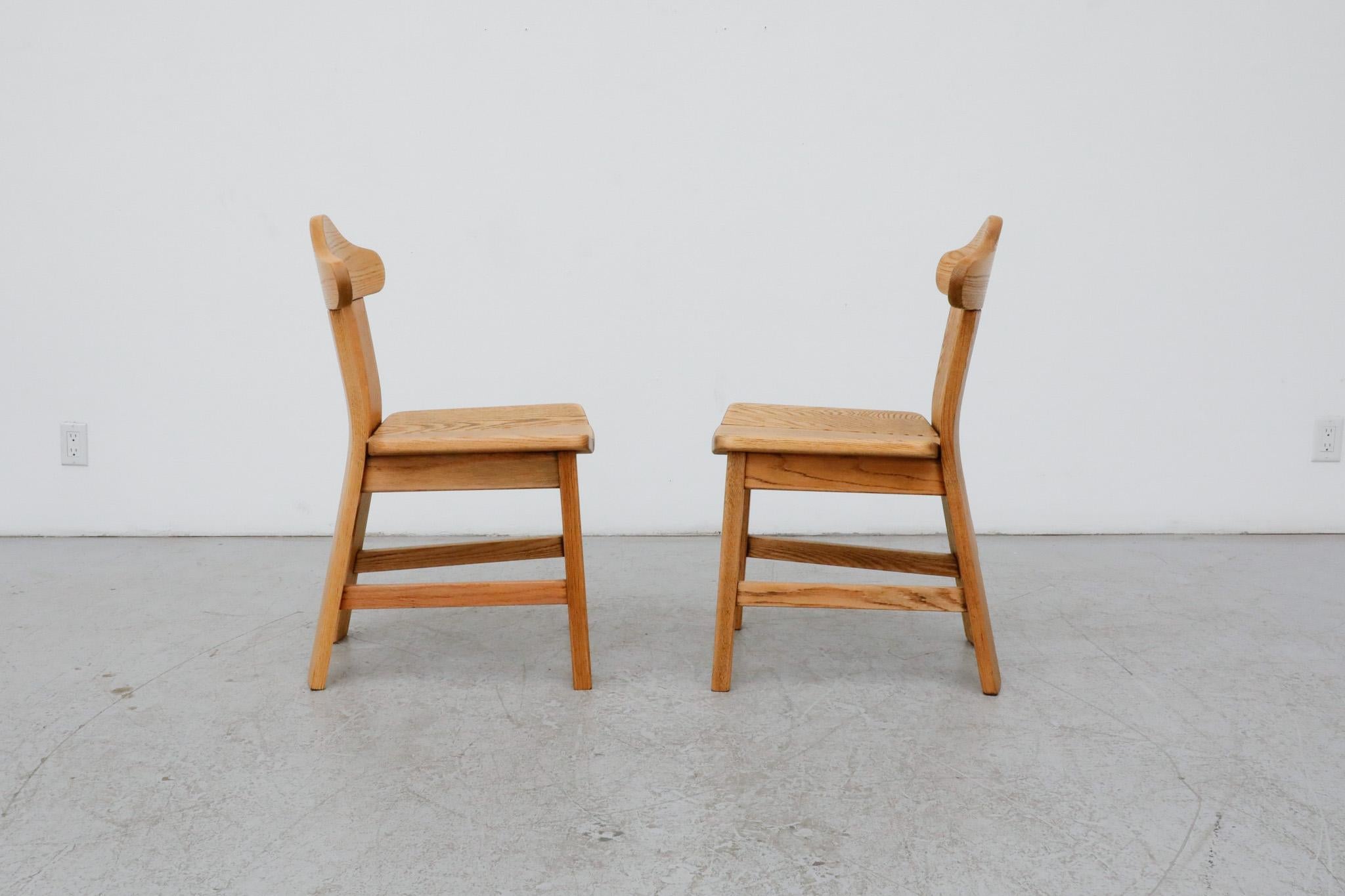 Belgian Mid-Century Pair of Daumiller Style Brutalist Light Oak Dining Chairs For Sale