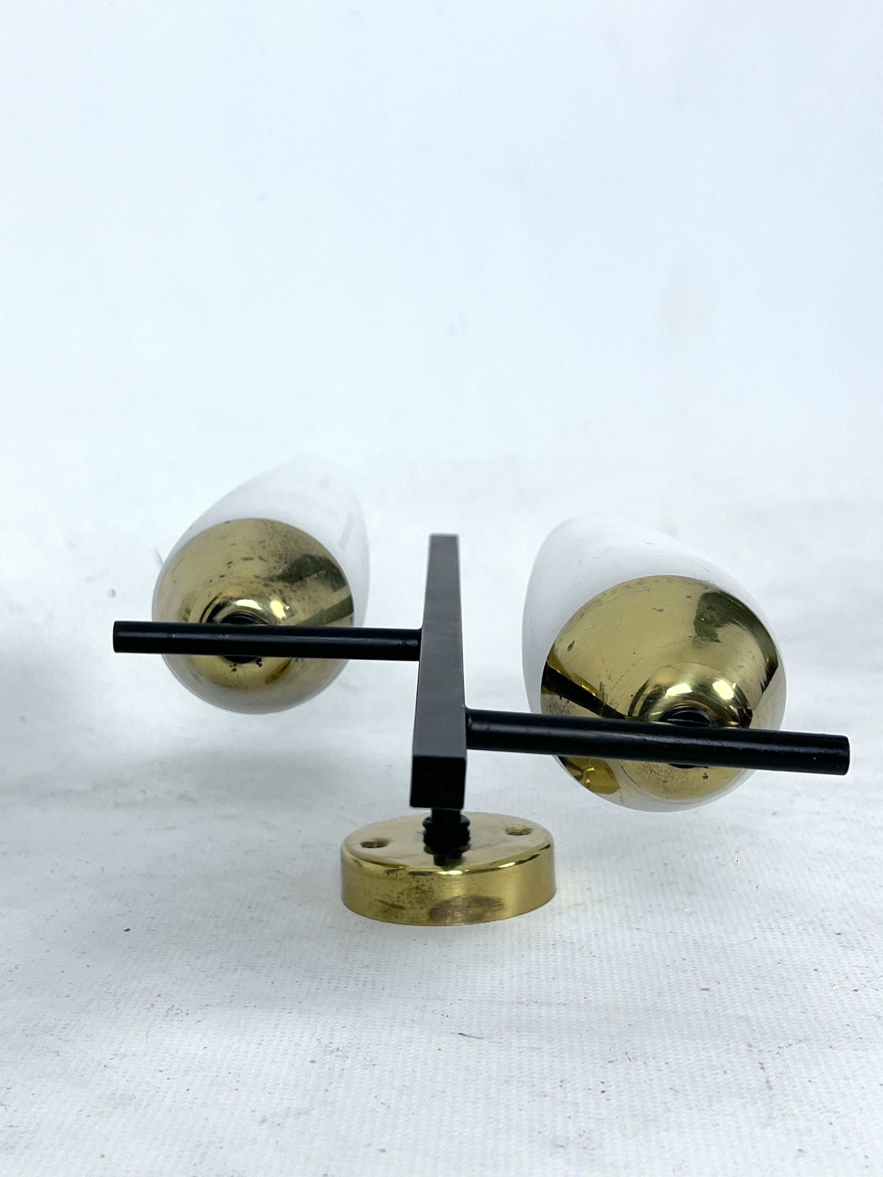 Mid-Century pair of double lights sconces in brass and opaline glass. Italy 1950 For Sale 3
