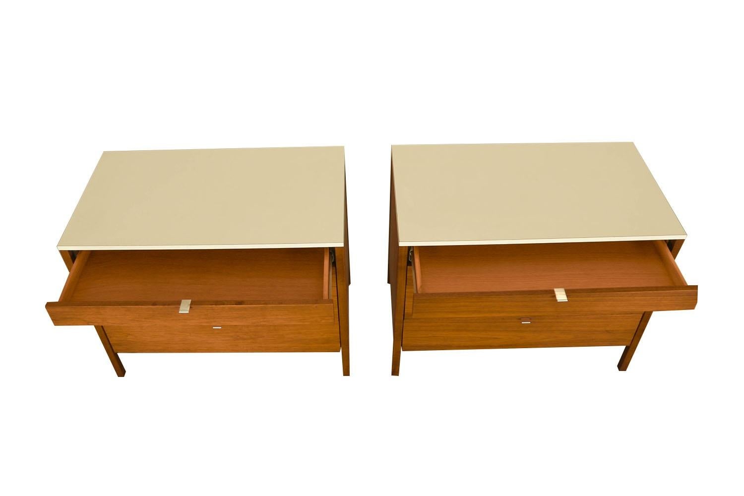 Mid-Century Modern Mid-Century Pair of Florence Knoll Chests of Drawers For Sale