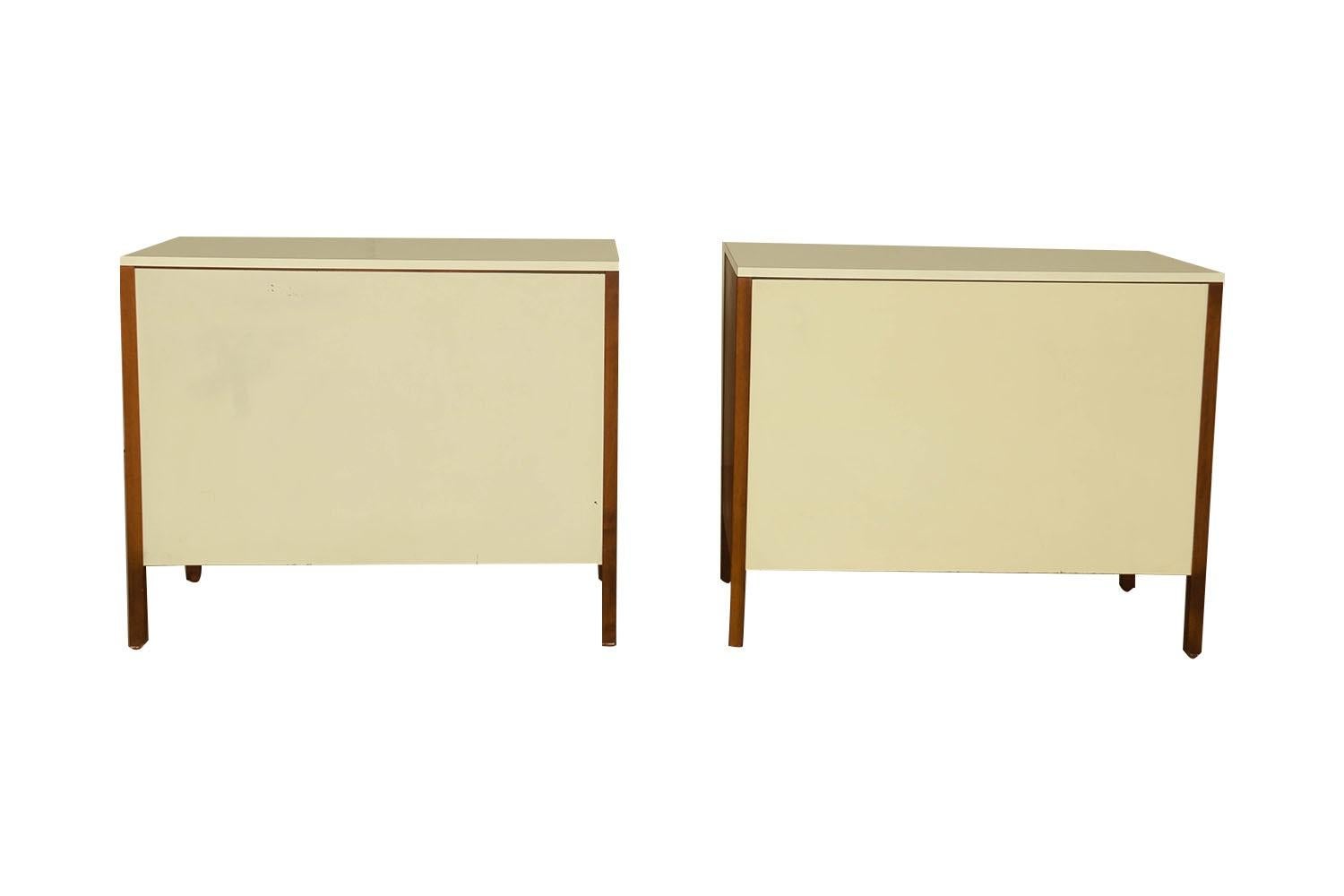 Mid-Century Pair of Florence Knoll Chests of Drawers In Good Condition For Sale In Baltimore, MD