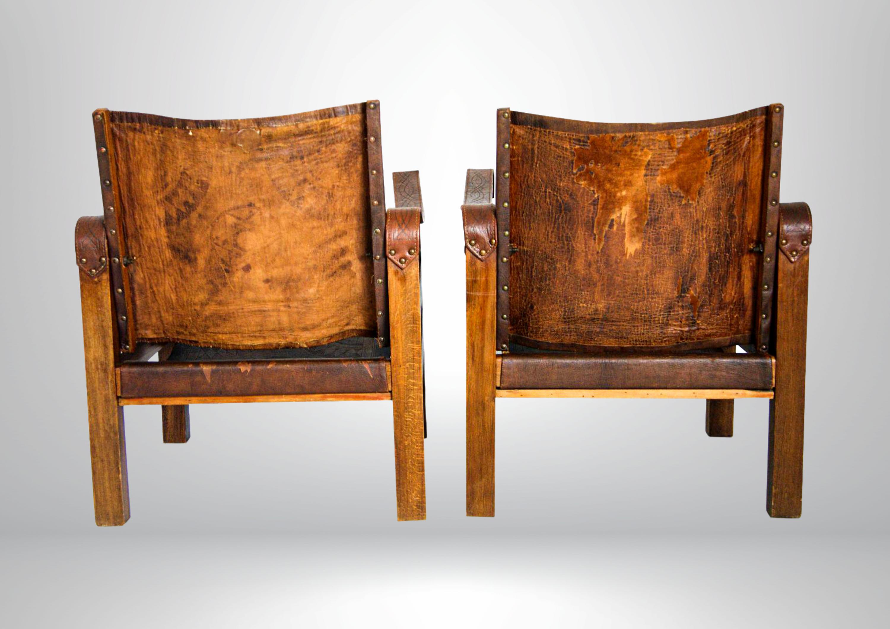 Mid-Century Pair of French Tooled Leather Safari Campaigner Armchairs im Angebot 6