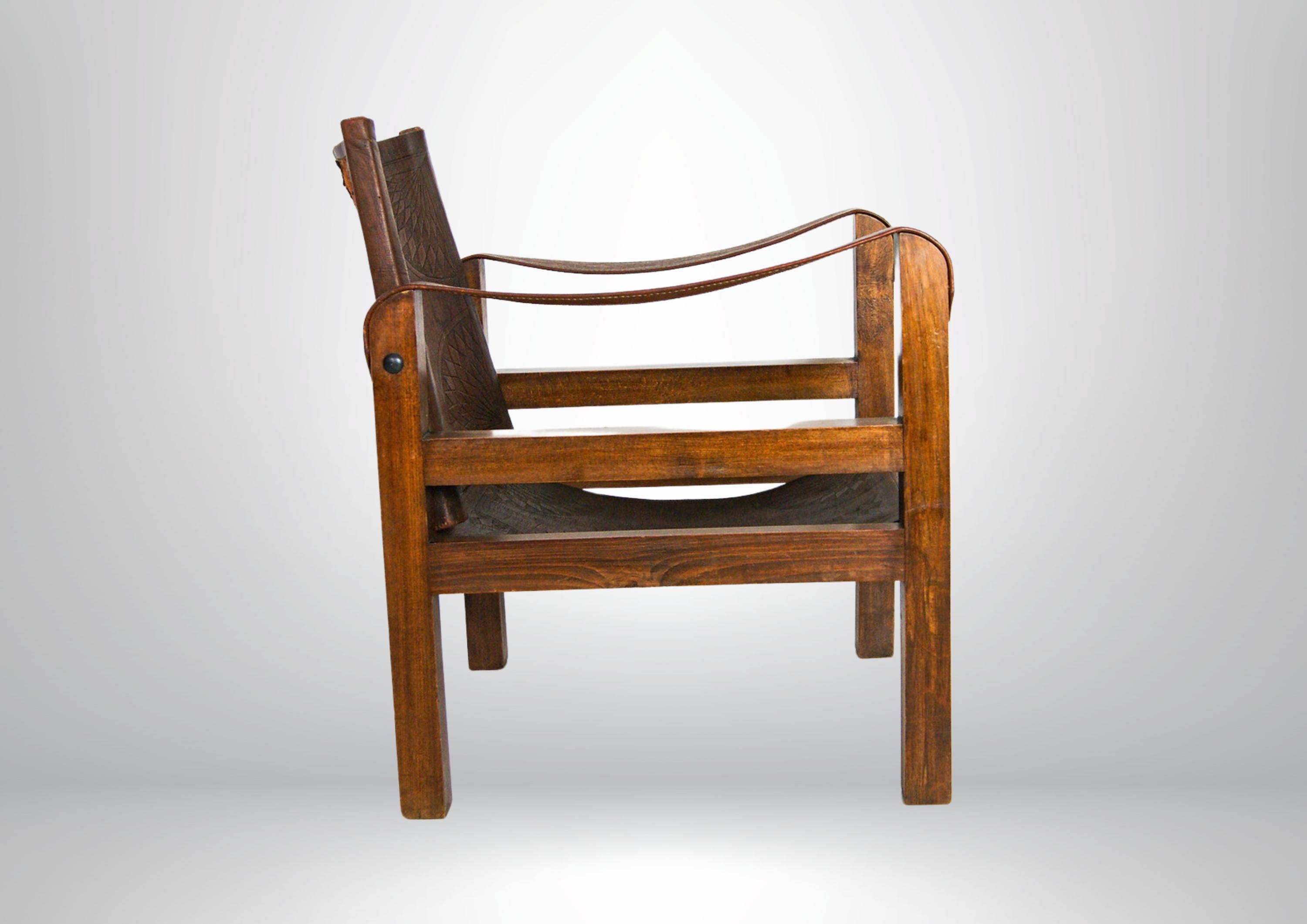 Paire de fauteuils de campagne Safari en cuir tolélé français du milieu du siècle dernier État moyen - En vente à Torquay, GB