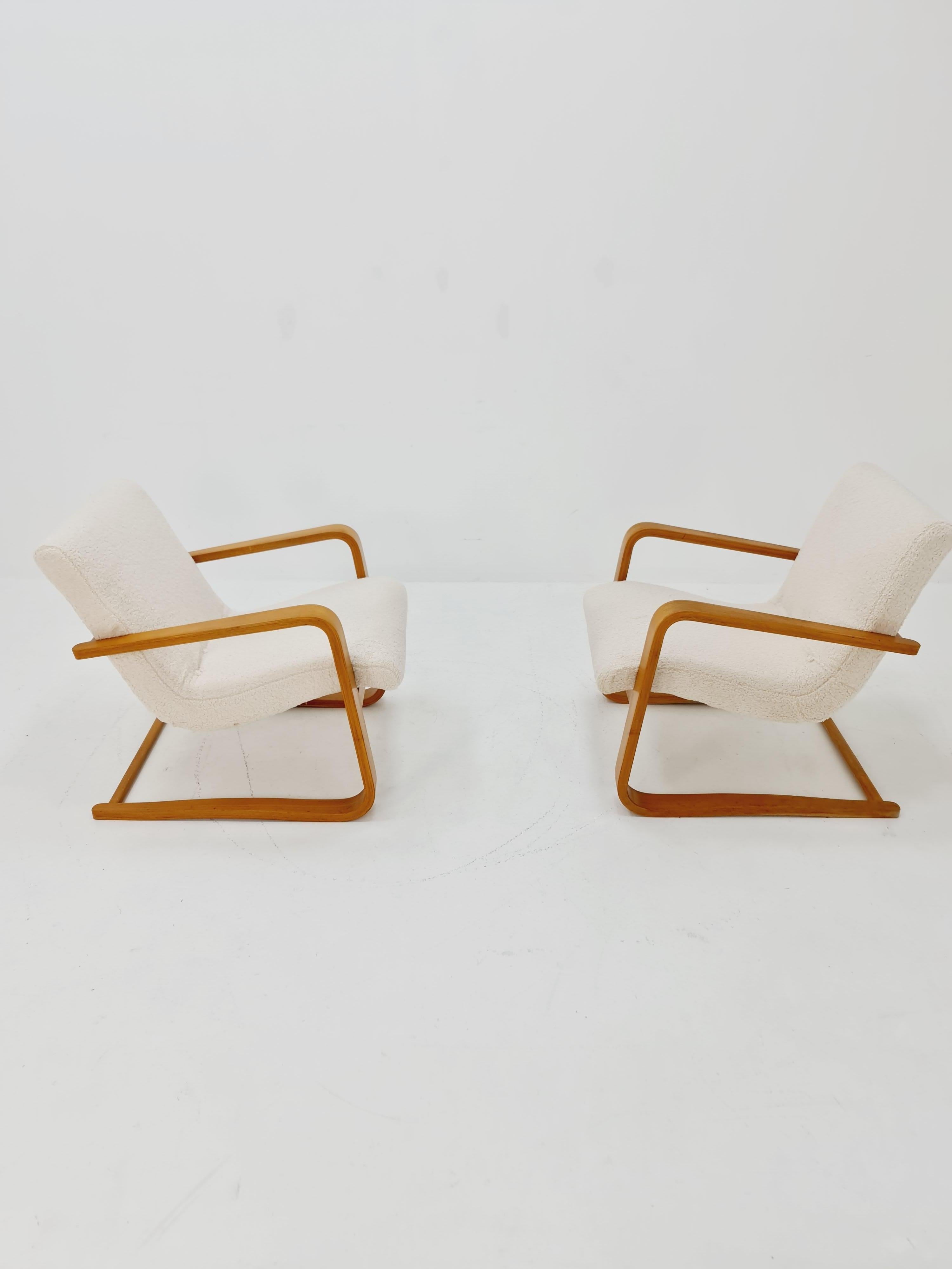 Paire de fauteuils de salon allemands du milieu du siècle dernier, bois cintré  1960s en vente 3