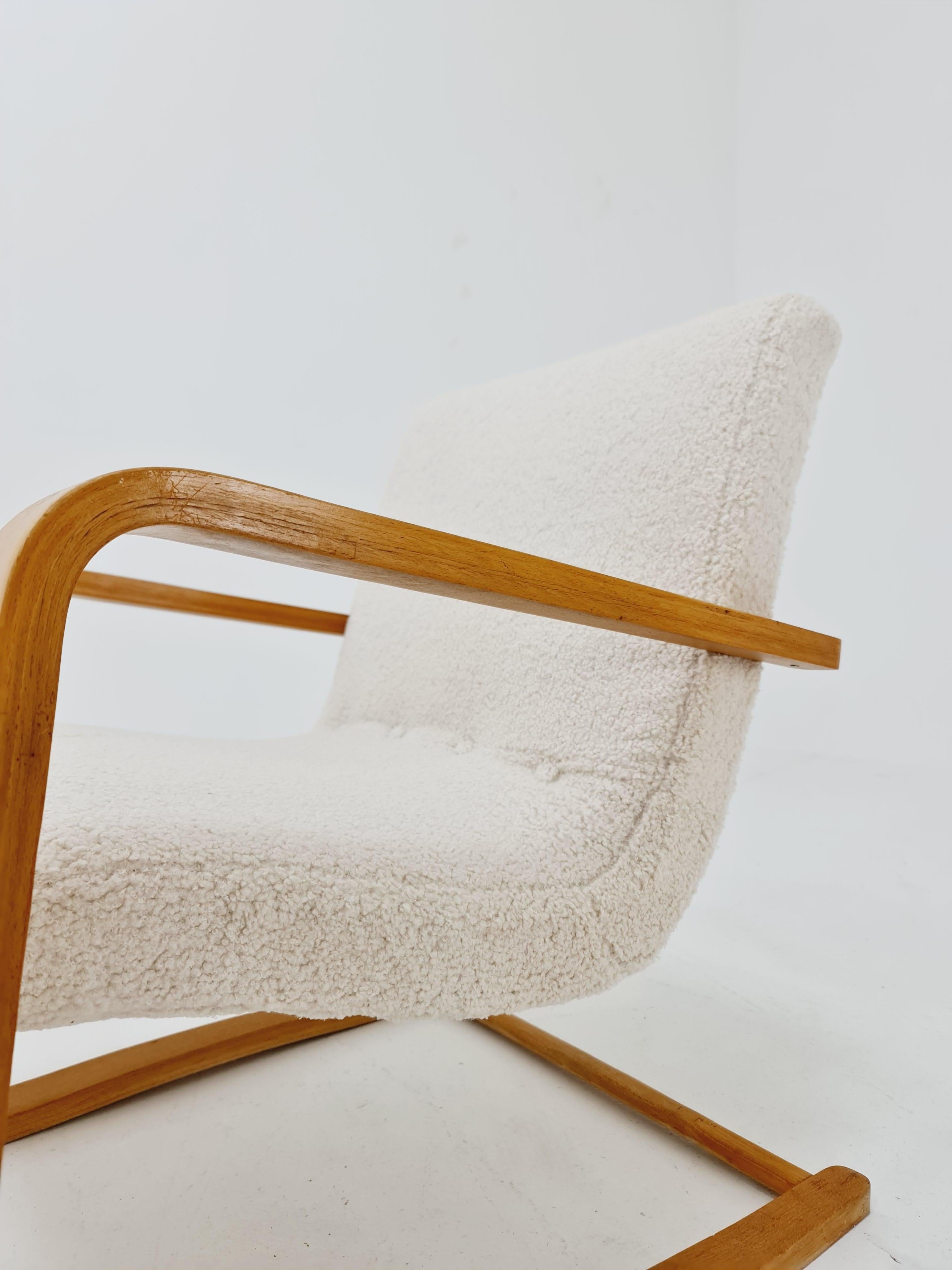 Paire de fauteuils de salon allemands du milieu du siècle dernier, bois cintré  1960s en vente 4