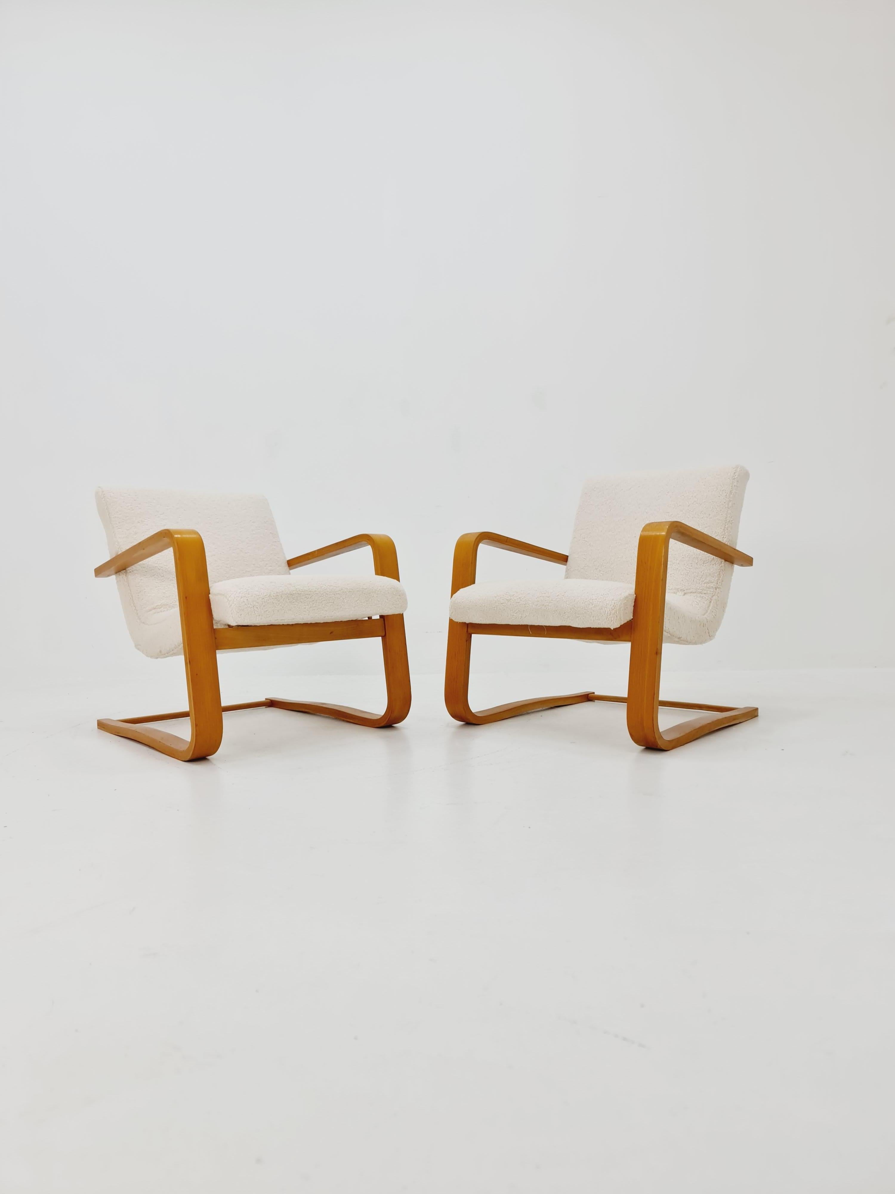 Mid-Century Modern Paire de fauteuils de salon allemands du milieu du siècle dernier, bois cintré  1960s en vente