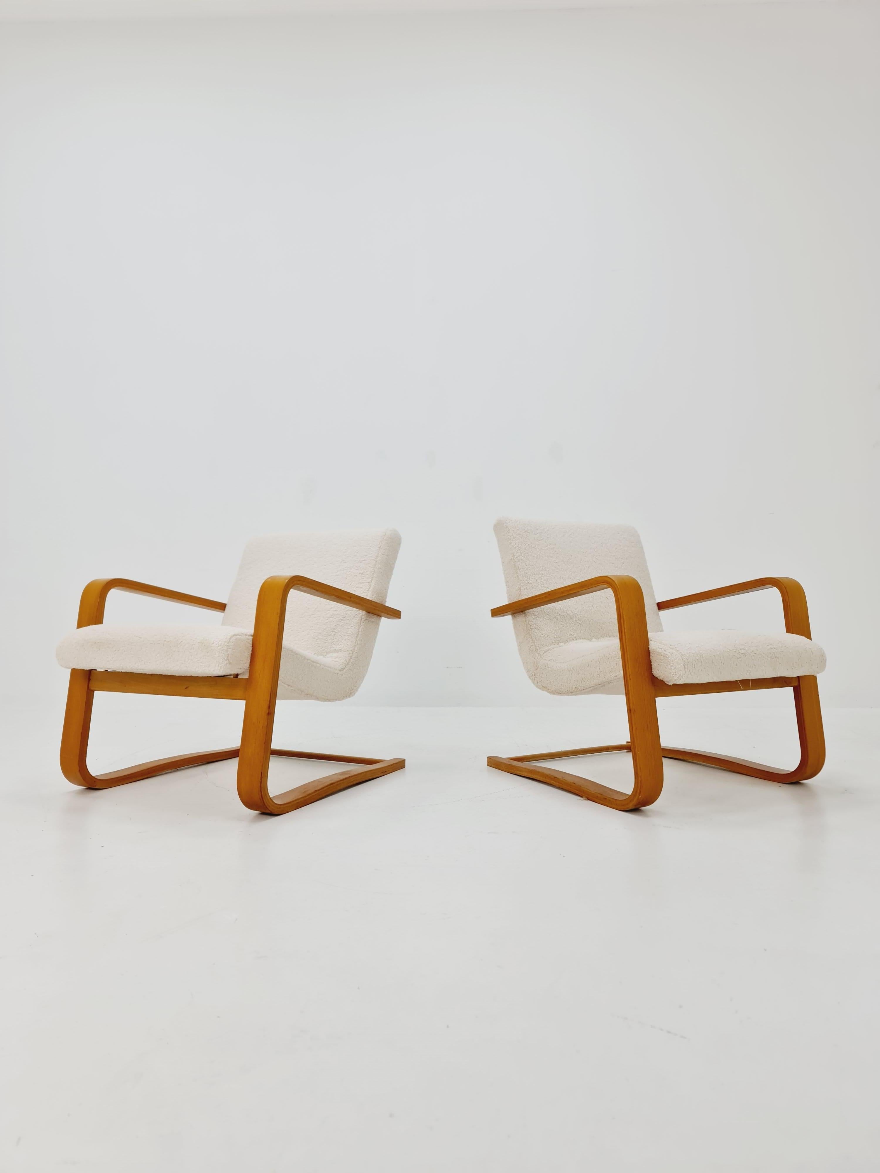 Paire de fauteuils de salon allemands du milieu du siècle dernier, bois cintré  1960s en vente 1
