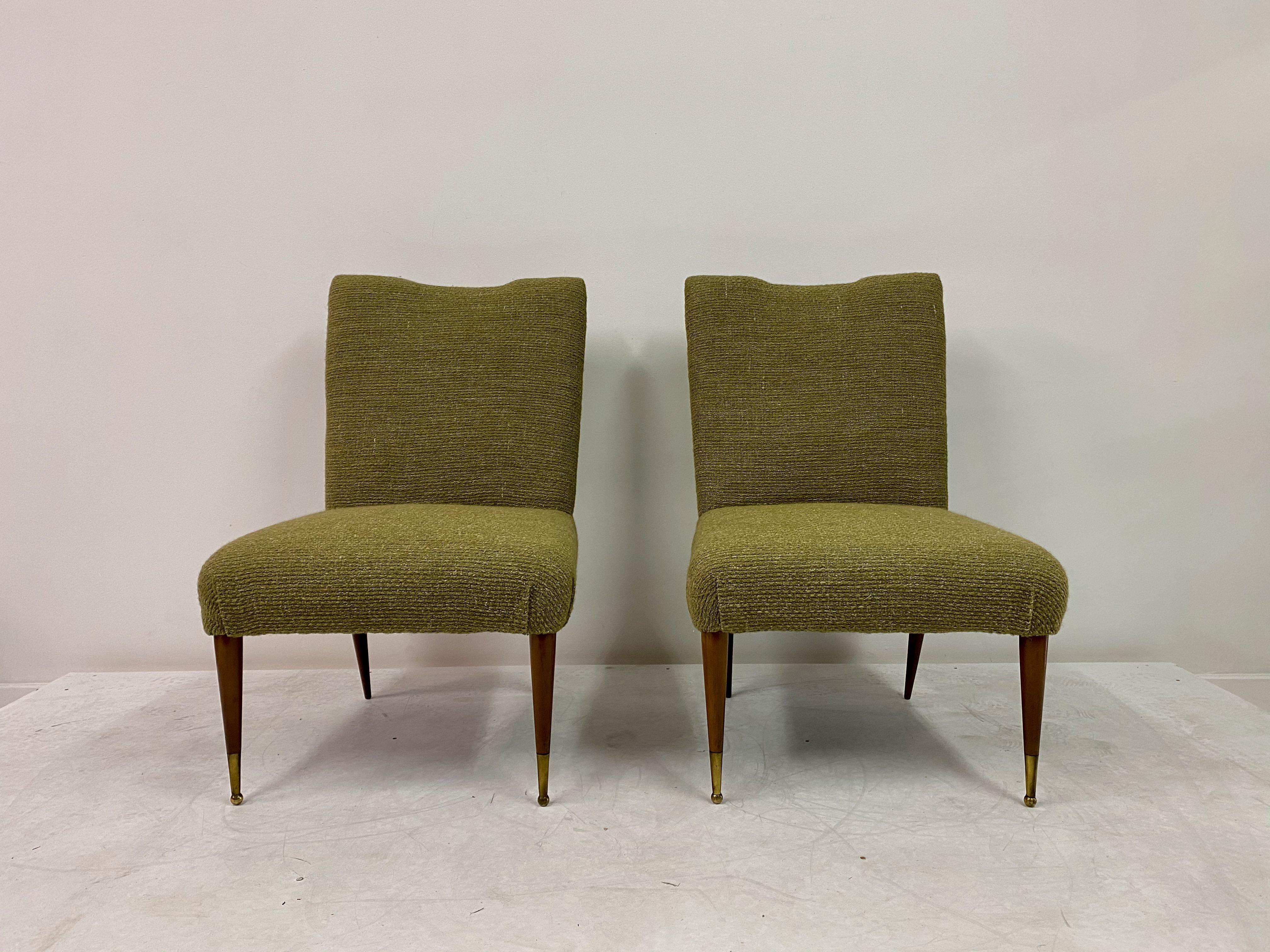 Pair of chairs

New upholstery in designs of the time wool linen blend fabric

Walnut frame

Brass ball feet,

1950s, Italian.