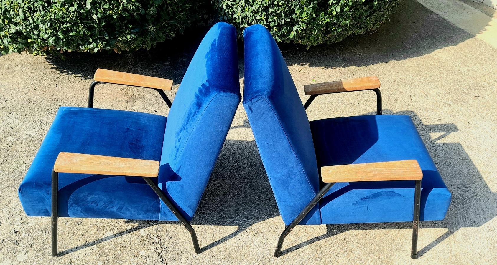Mid-20th Century Mid Century Pair of Italian Arm Chairs For Sale