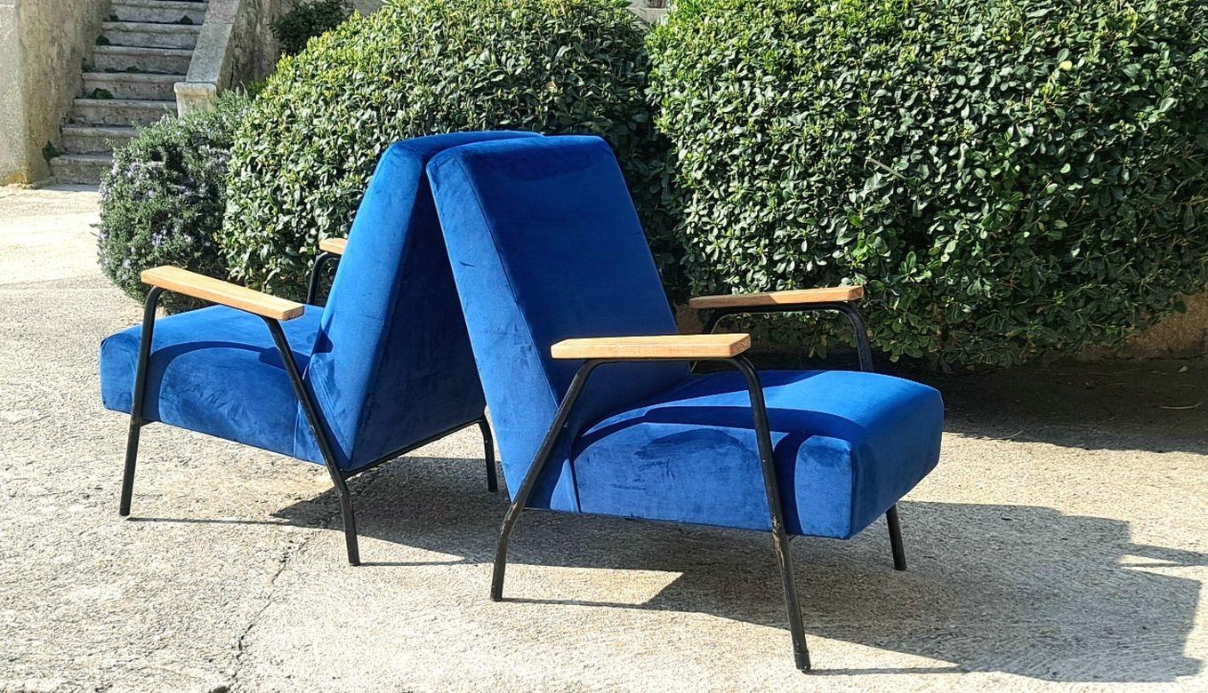 Mid Century Pair of Italian Arm Chairs For Sale 2
