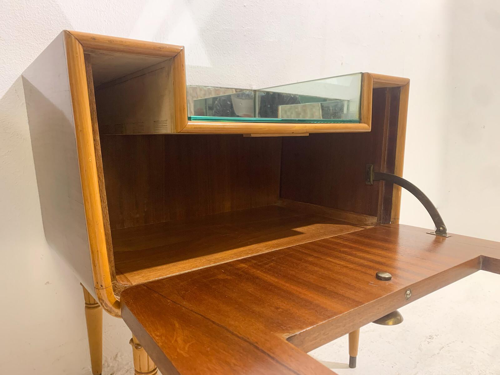 Mid-Century Pair of Italian Nightstand in the Style of Borsani, Italy, 1950s In Good Condition For Sale In Brussels, BE