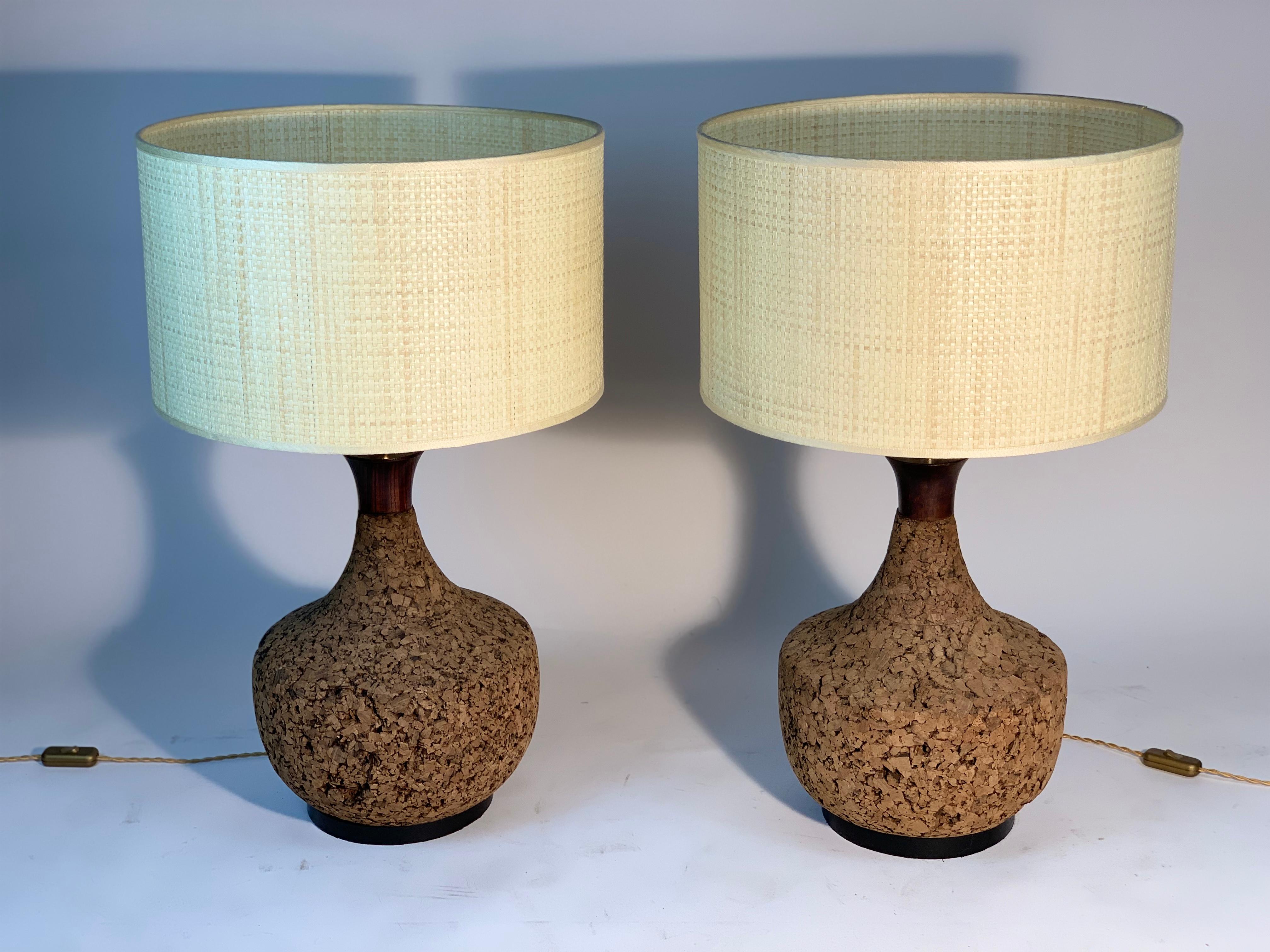 Mid Century Pair of Italian Table Lamps with Natural Cork In Good Condition In Firenze, Toscana