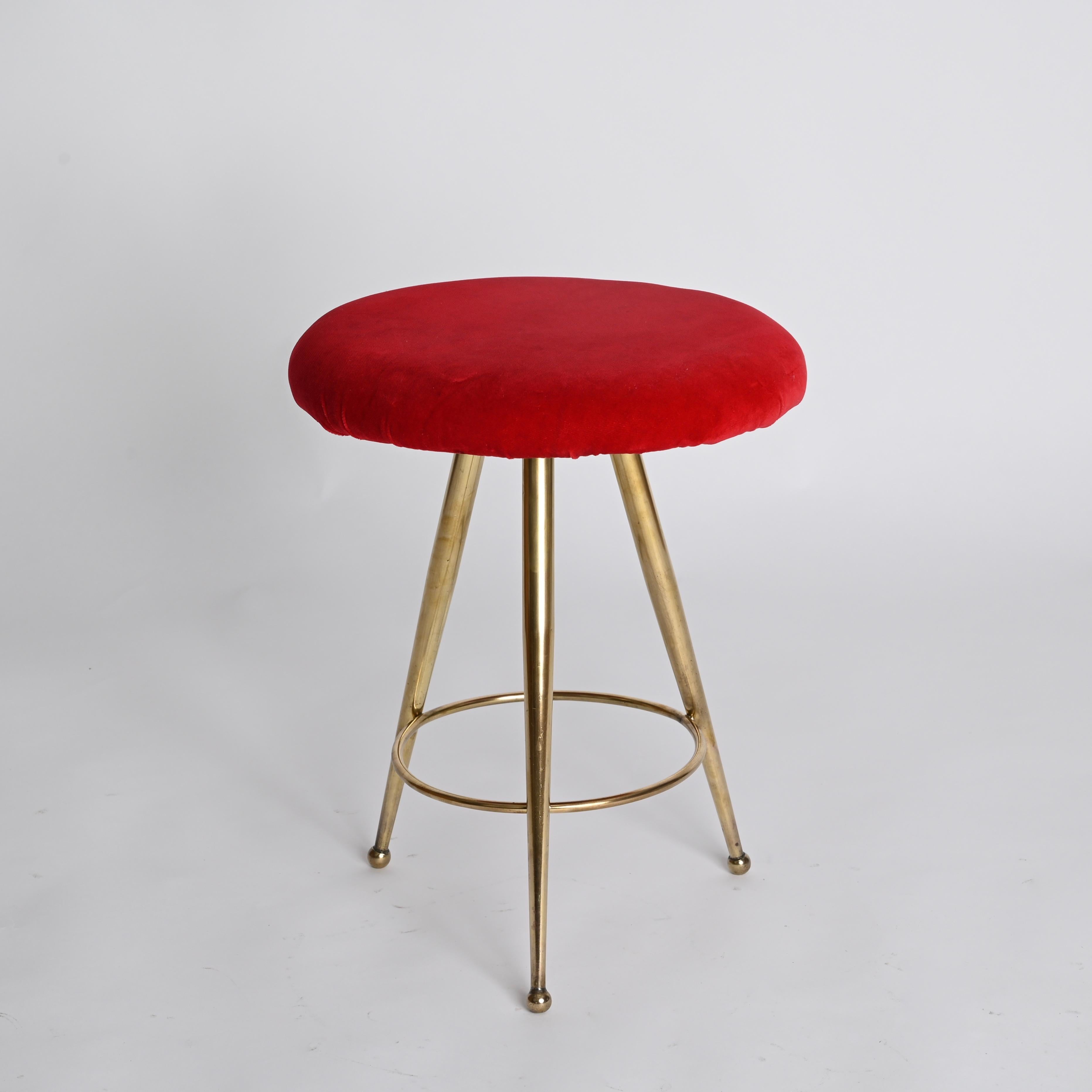 Mid-Century Modern Mid-Century Pair of Italian Tripod Stools in Red Velvet and Brass, 1950s For Sale