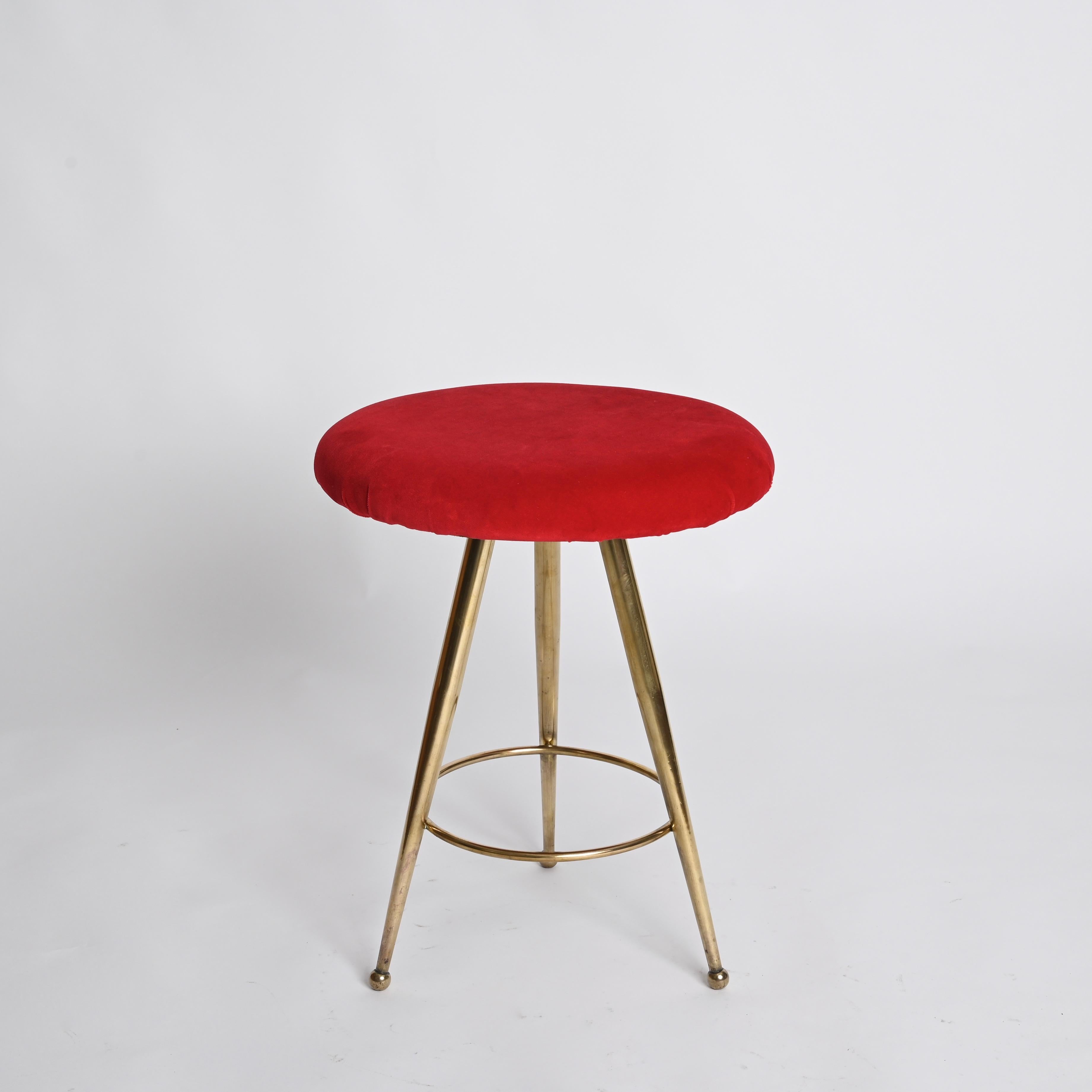 Mid-Century Pair of Italian Tripod Stools in Red Velvet and Brass, 1950s For Sale 2