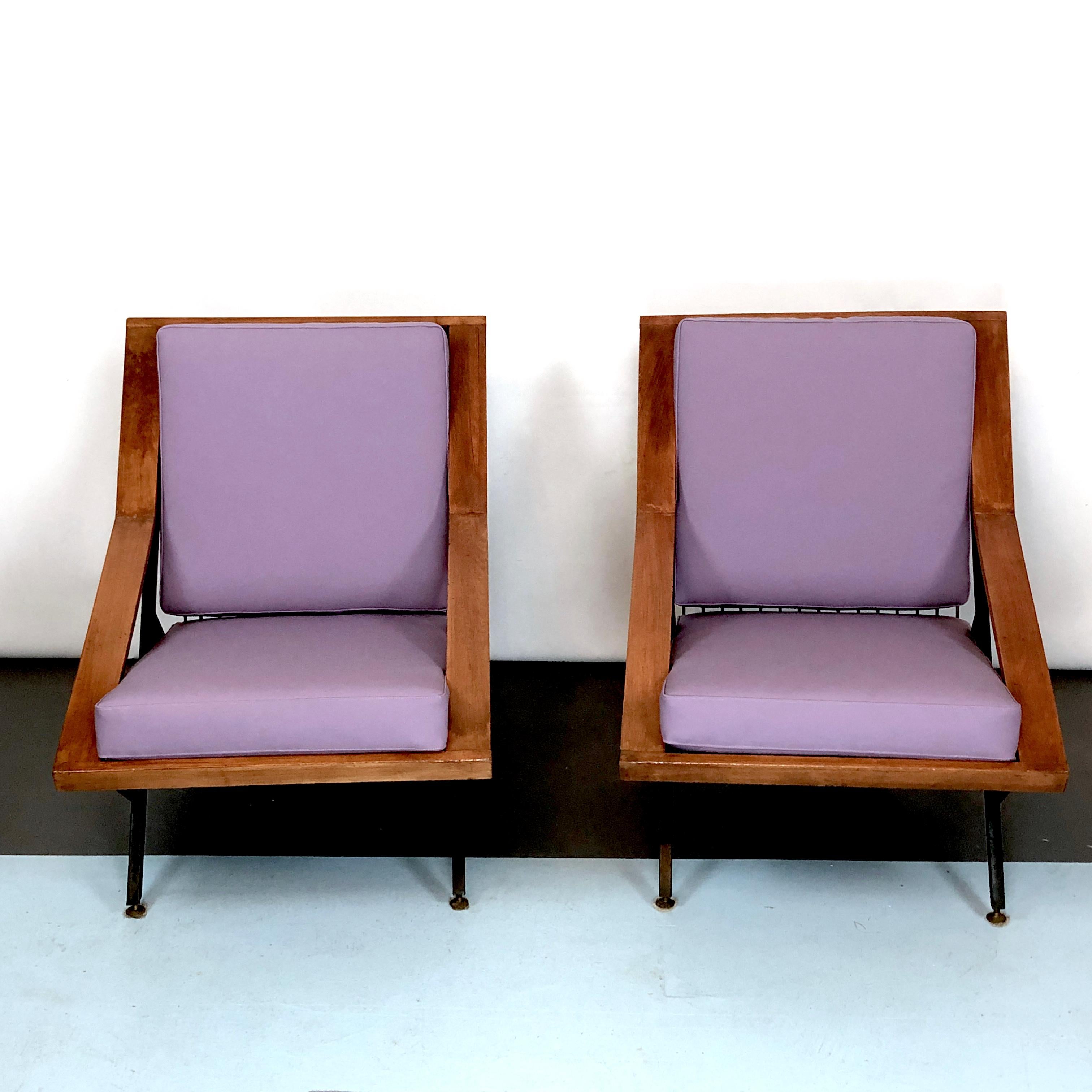 Great condition for this Italian armchairs from 50s and made from wood, lacquered metal and lilac leatherette. Normal trace of age and use.