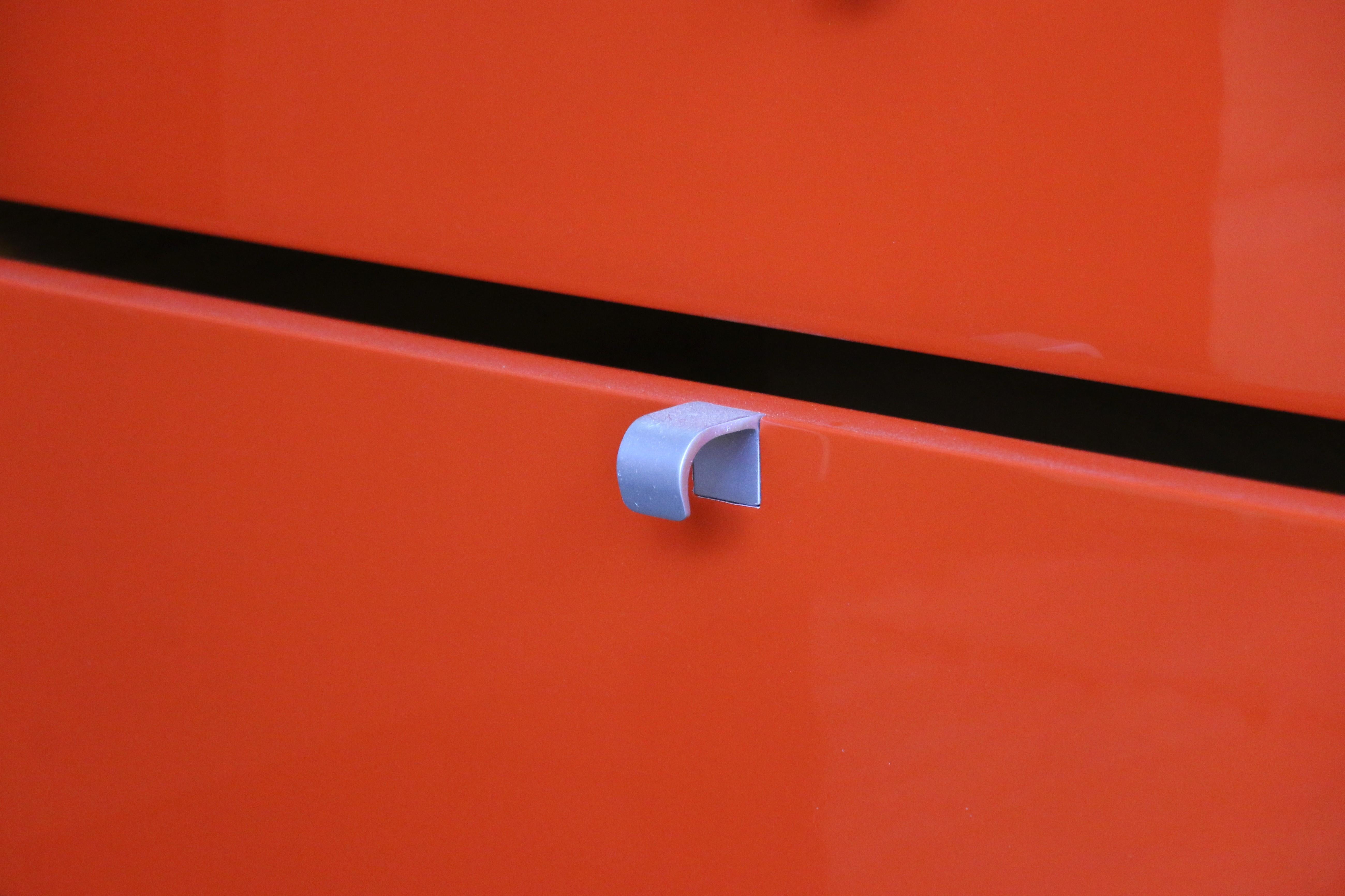 Coppia di cassettiere laccate di metà secolo George Nelson per Herman Miller in vendita 1