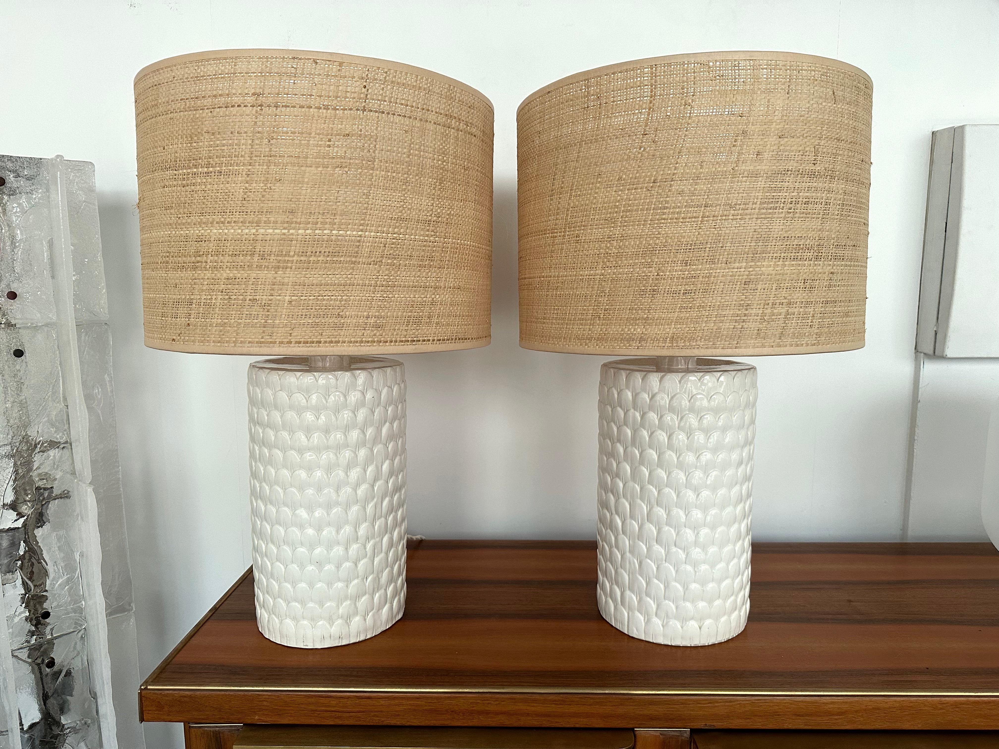 Mid-Century Pair of Lamps White Ceramic Enameled Feather. Italy, 1970s For Sale 3