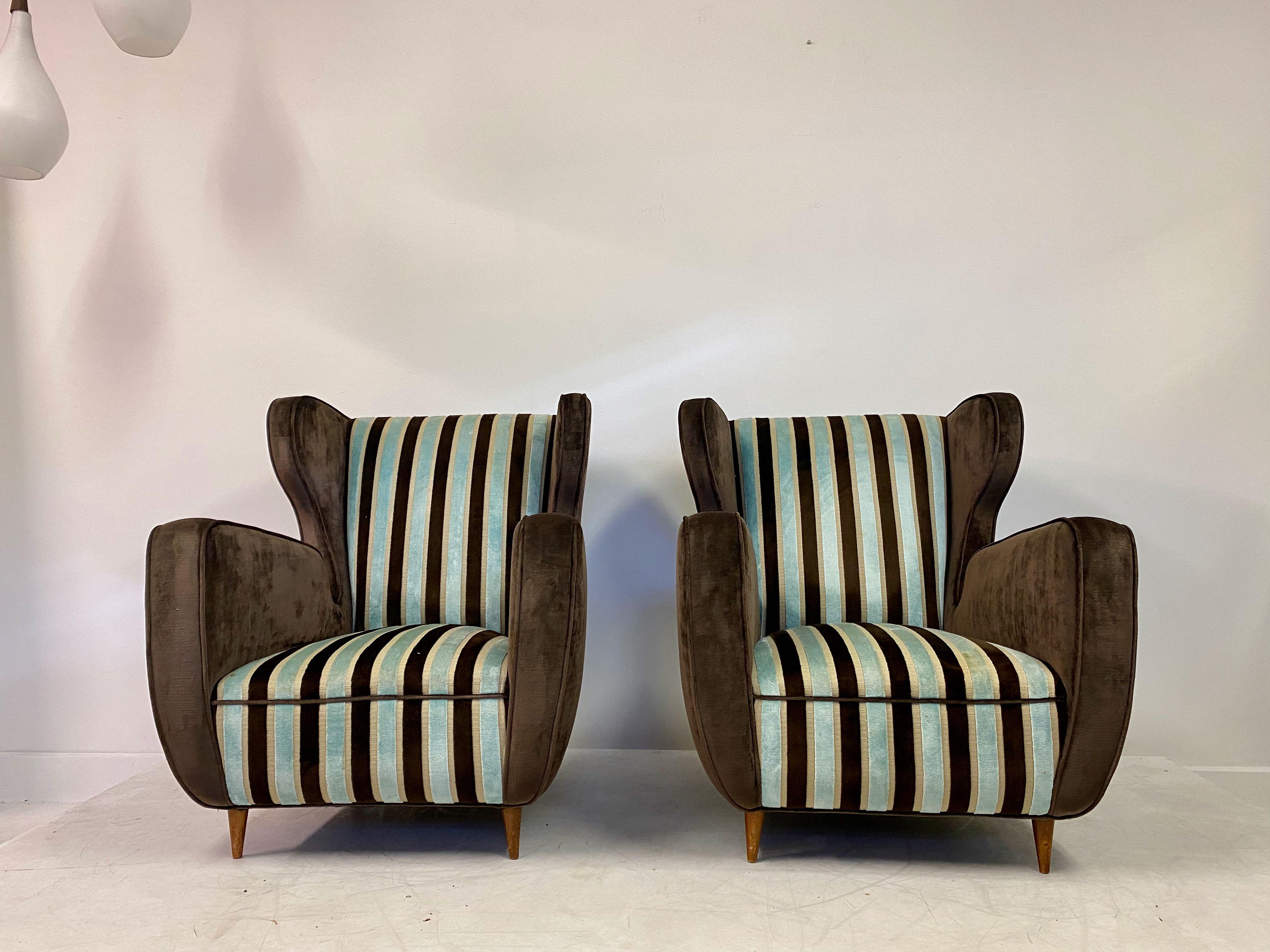 Pair of armchairs

Large scale

Walnut legs

Italian, 1950s

Measure: Seat height 37cm

Re-upholstered within the last ten years. Some small stains.