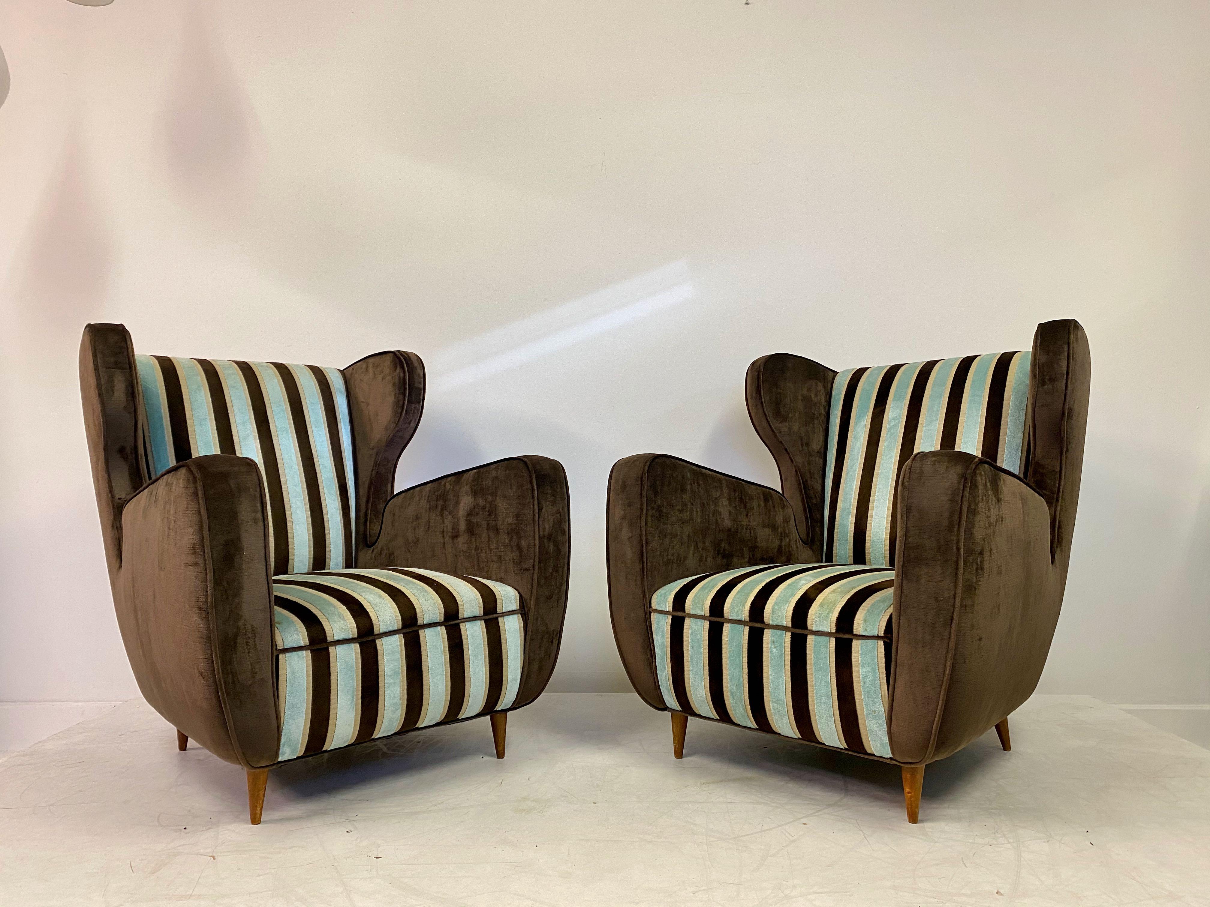 Midcentury Pair of Large 1950s Italian Armchairs in Velvet In Good Condition In London, London