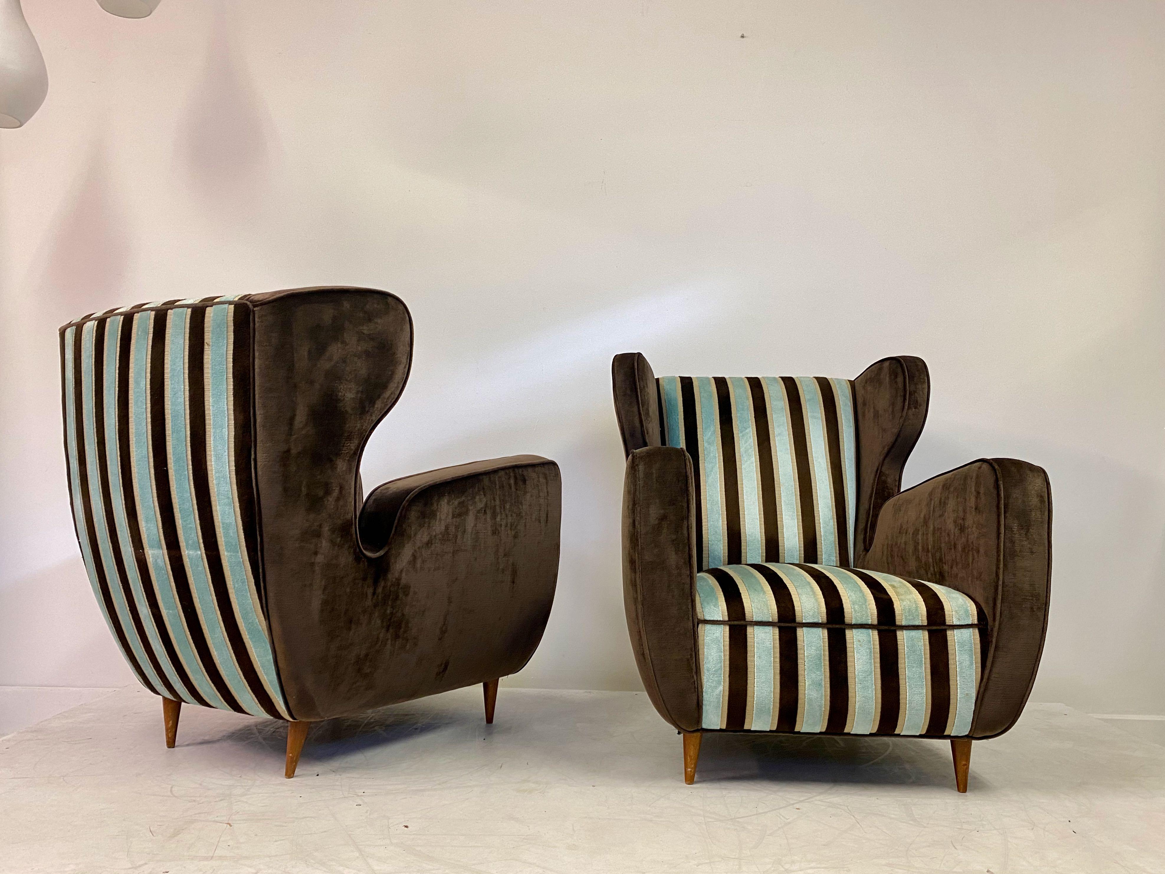 Midcentury Pair of Large 1950s Italian Armchairs in Velvet 1