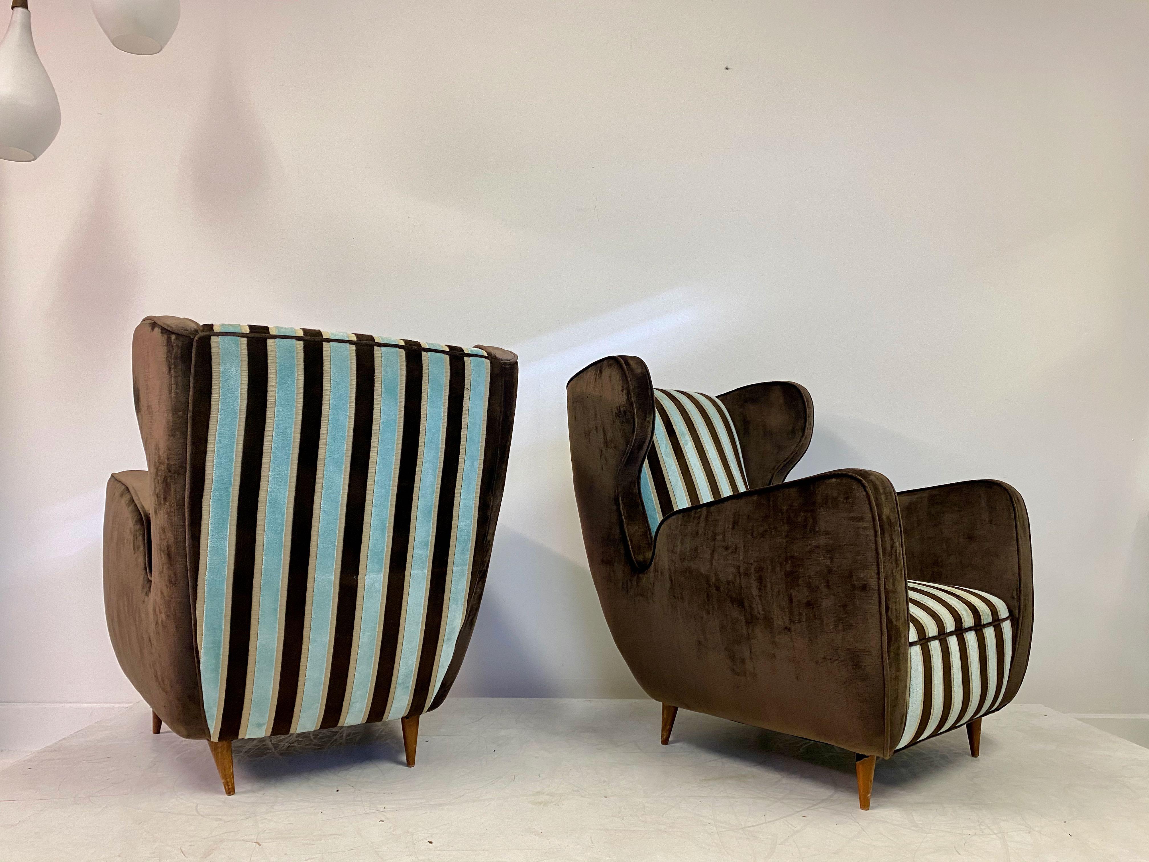 Midcentury Pair of Large 1950s Italian Armchairs in Velvet 2