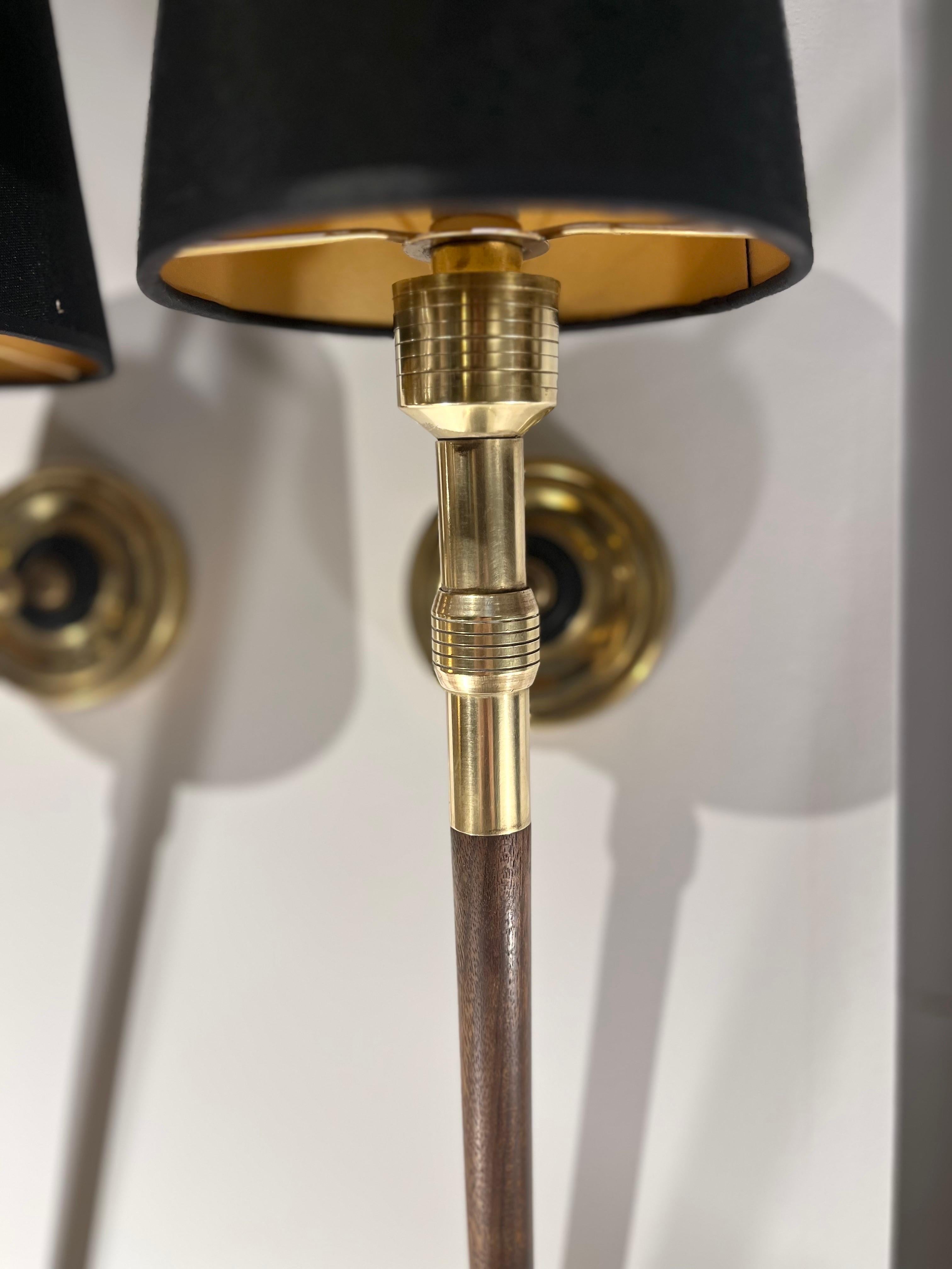 Große französische Wandleuchter aus Messing und Holz von Maison Lancel aus der Mitte des Jahrhunderts, Paar im Angebot 6