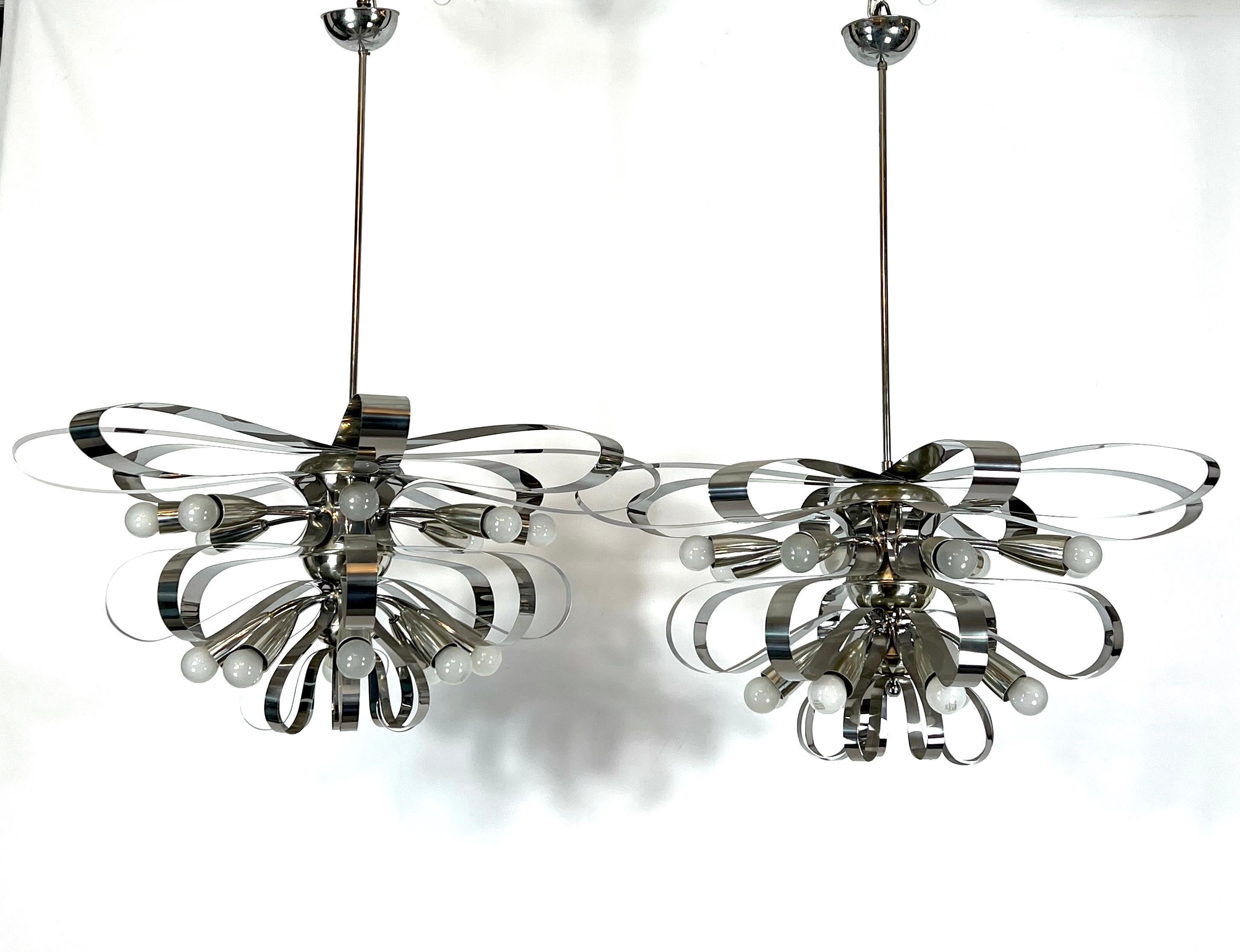 Mid-Century Pair of Large Italian Chrome Chandeliers from 70s In Good Condition For Sale In Catania, CT